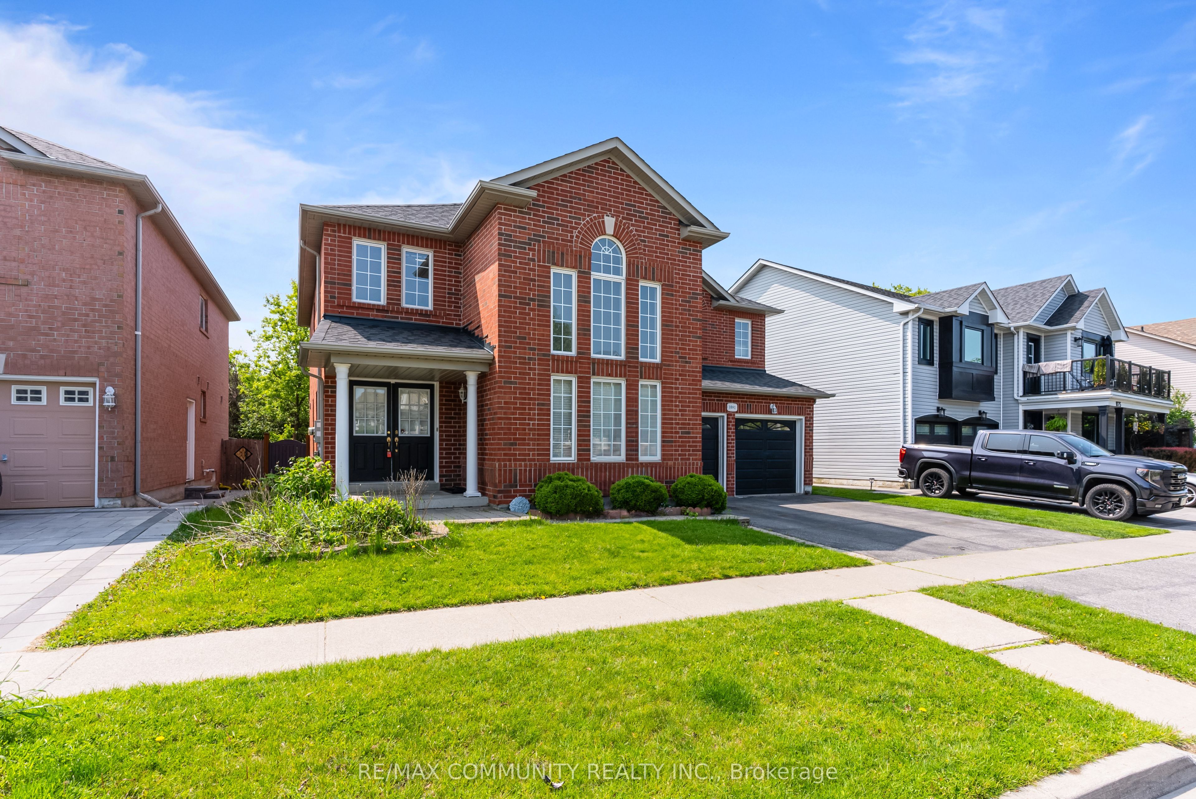 1081 Langford Street, Oshawa, ON L1K 2V9 photo 2