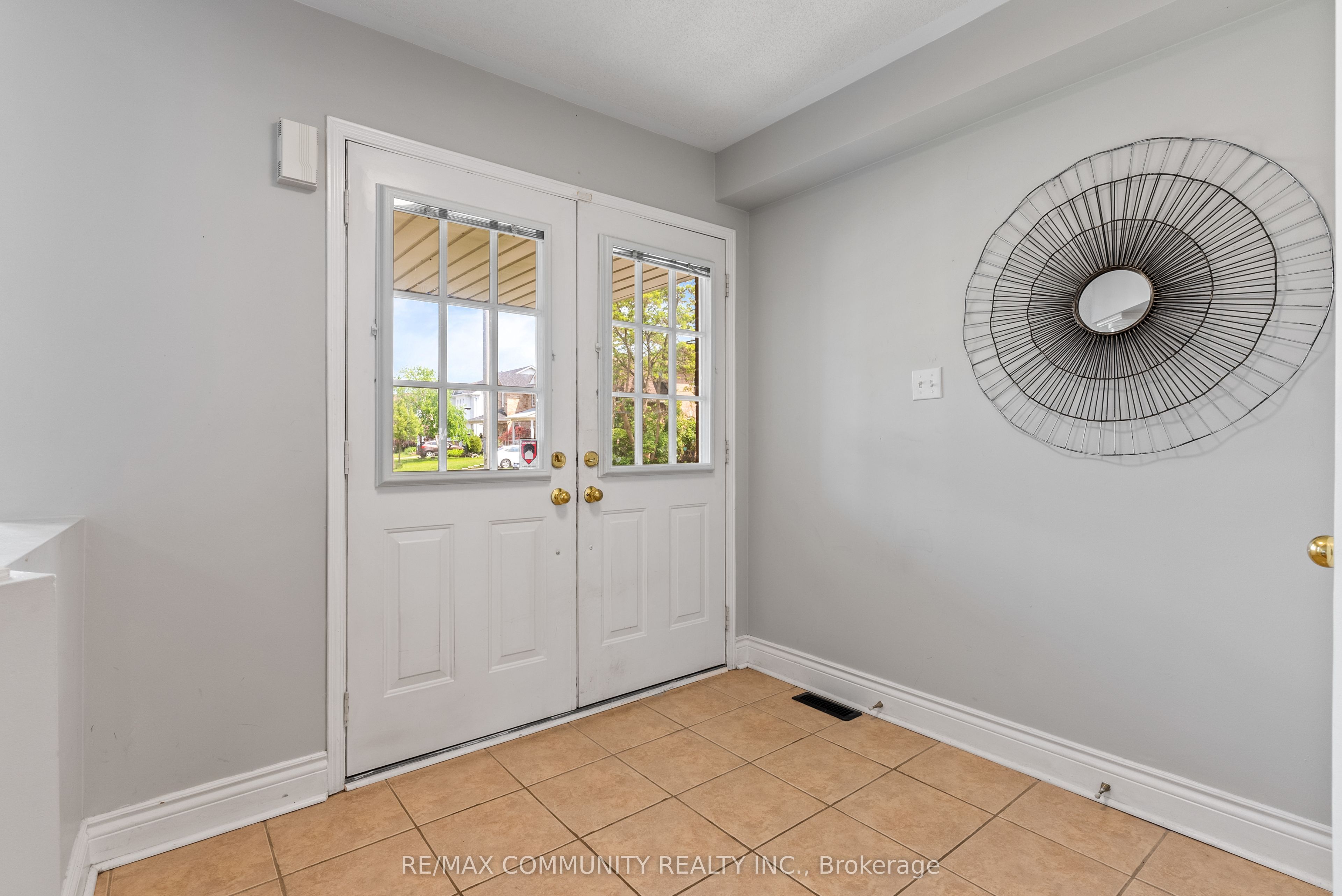 1081 Langford Street, Oshawa, ON L1K 2V9 photo 5