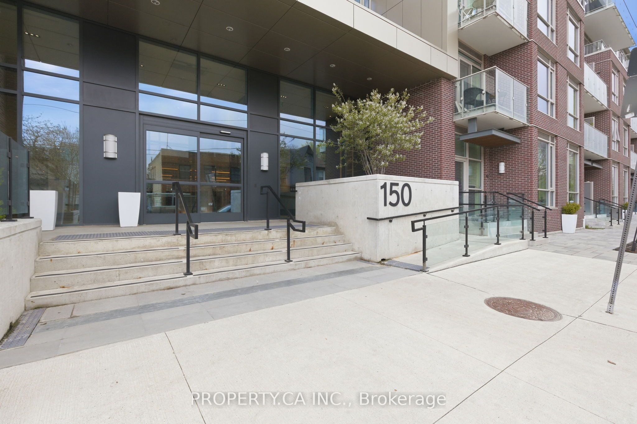 150 Logan Avenue 719, Toronto, ON M4M 0E4 photo 2