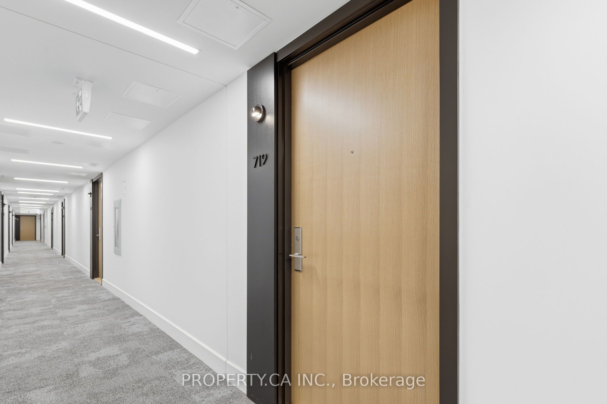 150 Logan Avenue 719, Toronto, ON M4M 0E4 photo 3