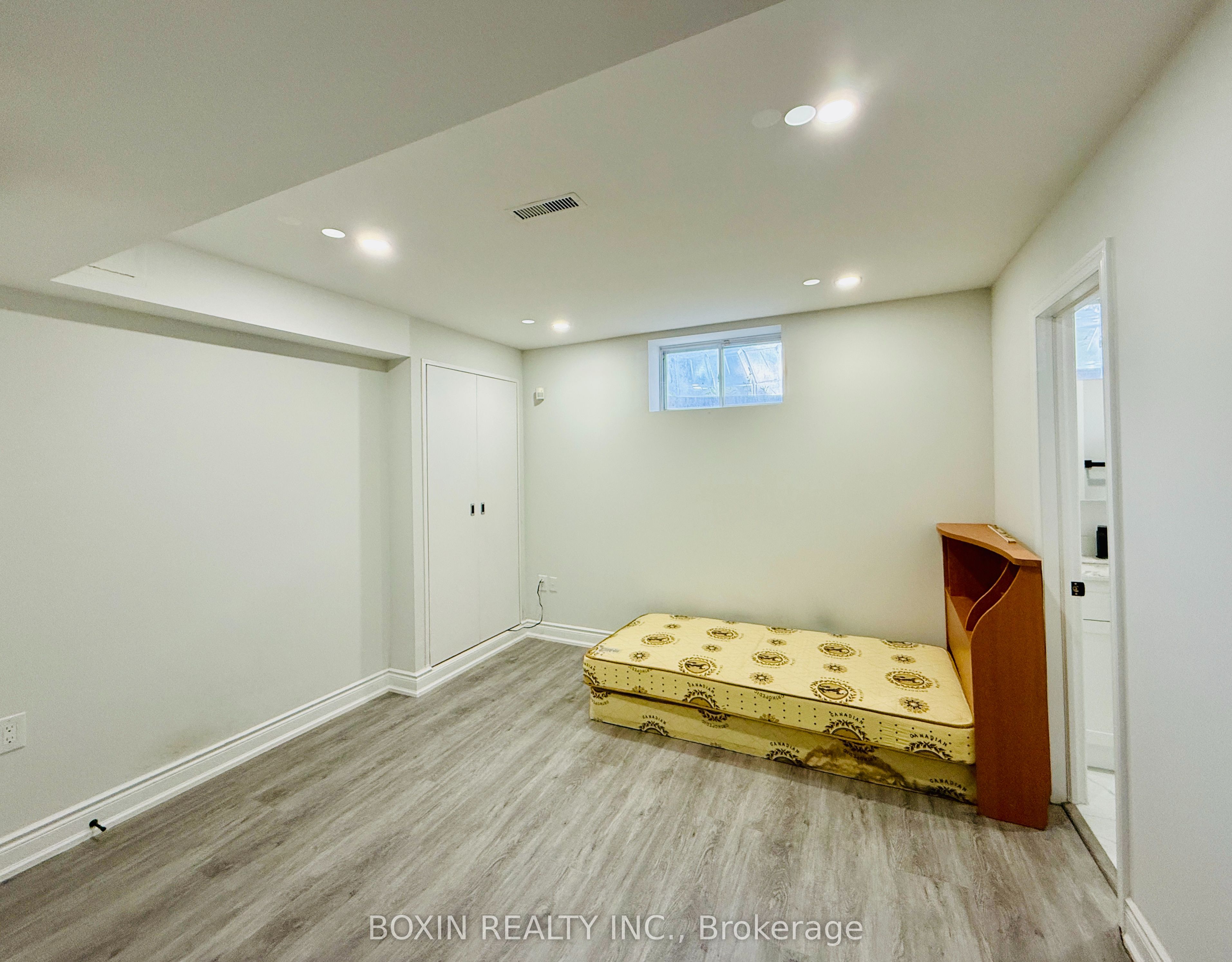 1 Adirondack Gate Basement Room 3, Toronto, ON M1T 3E6 photo 4