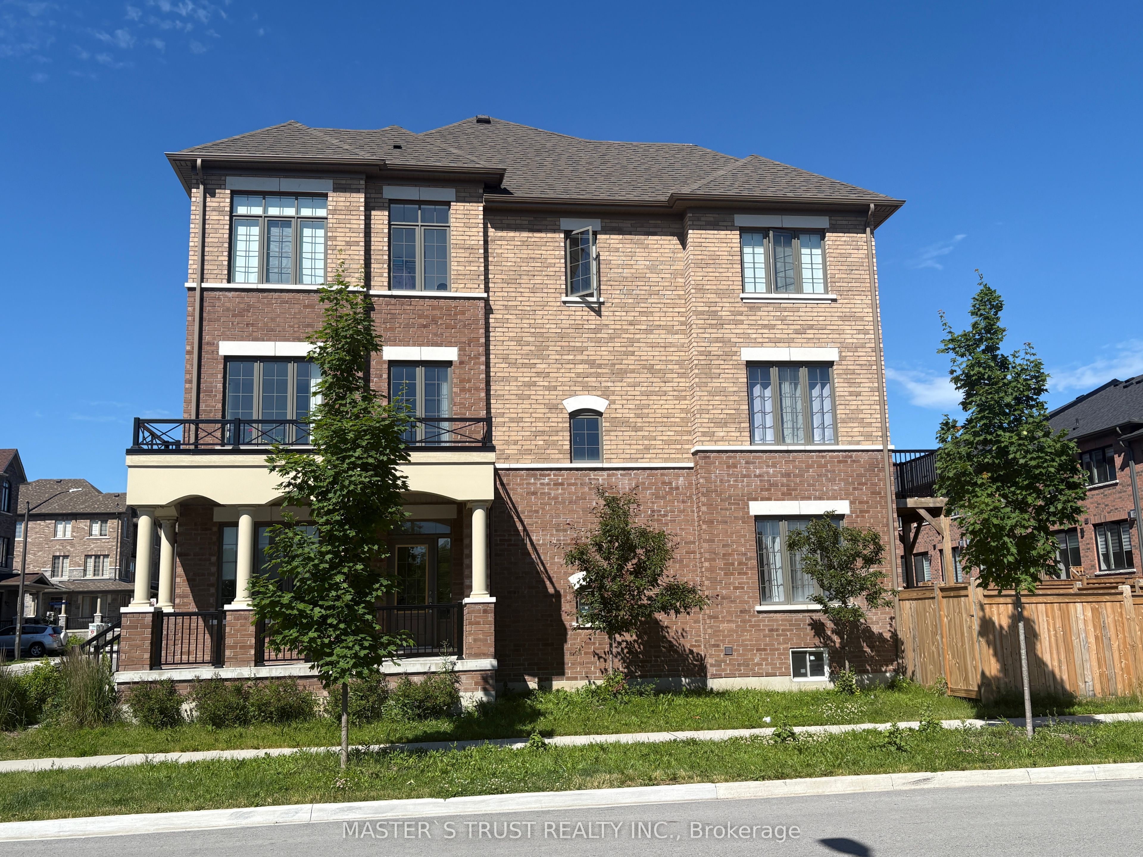 2 Hallmark Way, Whitby, ON L1P 0K2 photo 3