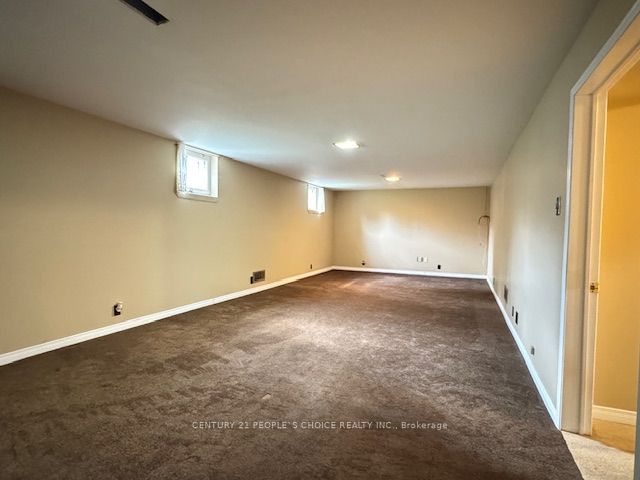 586 Central Pk Boulevard N, Oshawa, ON L1G 6A4 photo 2