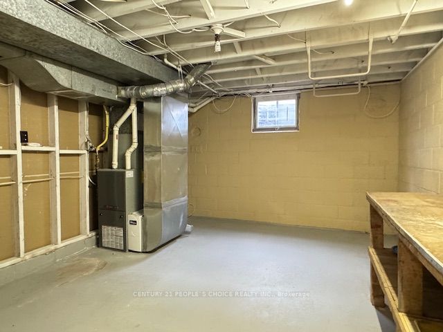 586 Central Pk Boulevard N, Oshawa, ON L1G 6A4 photo 5