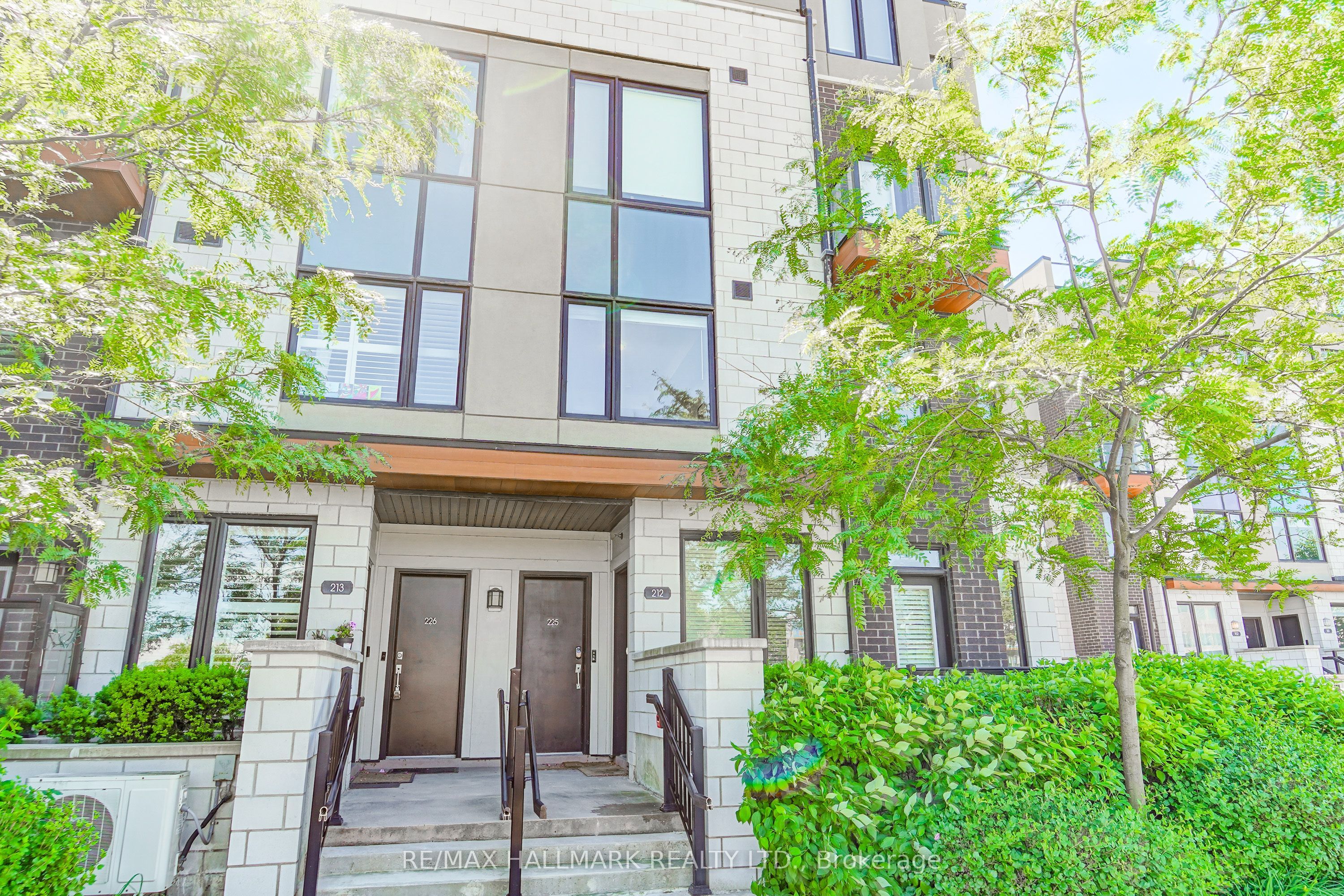 1555 Kingston Road 212, Pickering, ON L1V 0E9 photo 2