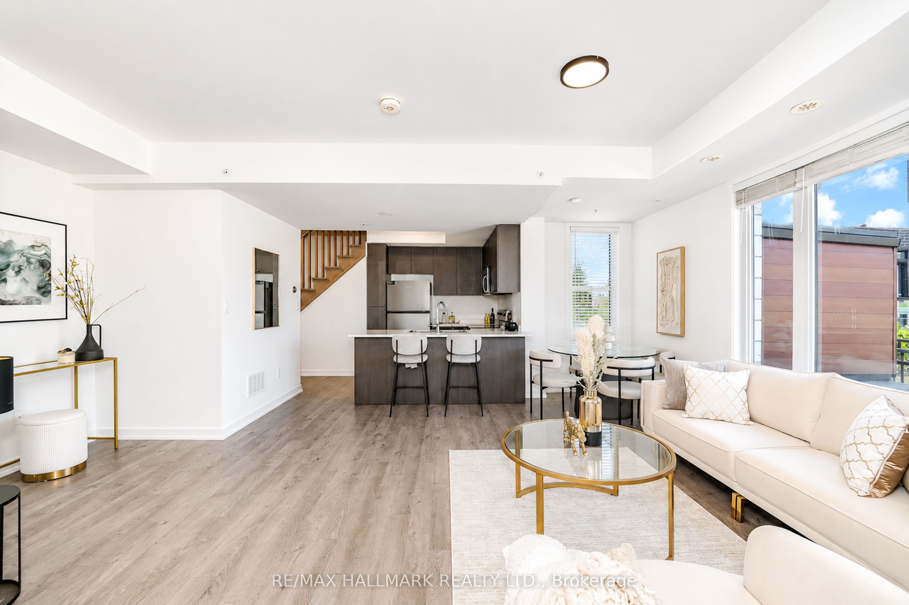 1555 Kingston Road 212, Pickering, ON L1V 0E9 photo 3