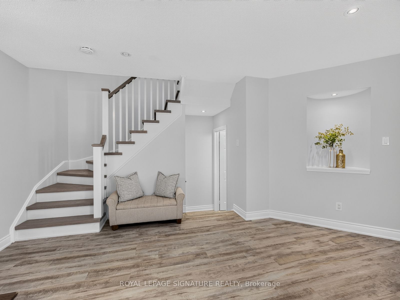 679 Sunbird Trail, Pickering, ON L1X 2X6 photo 4