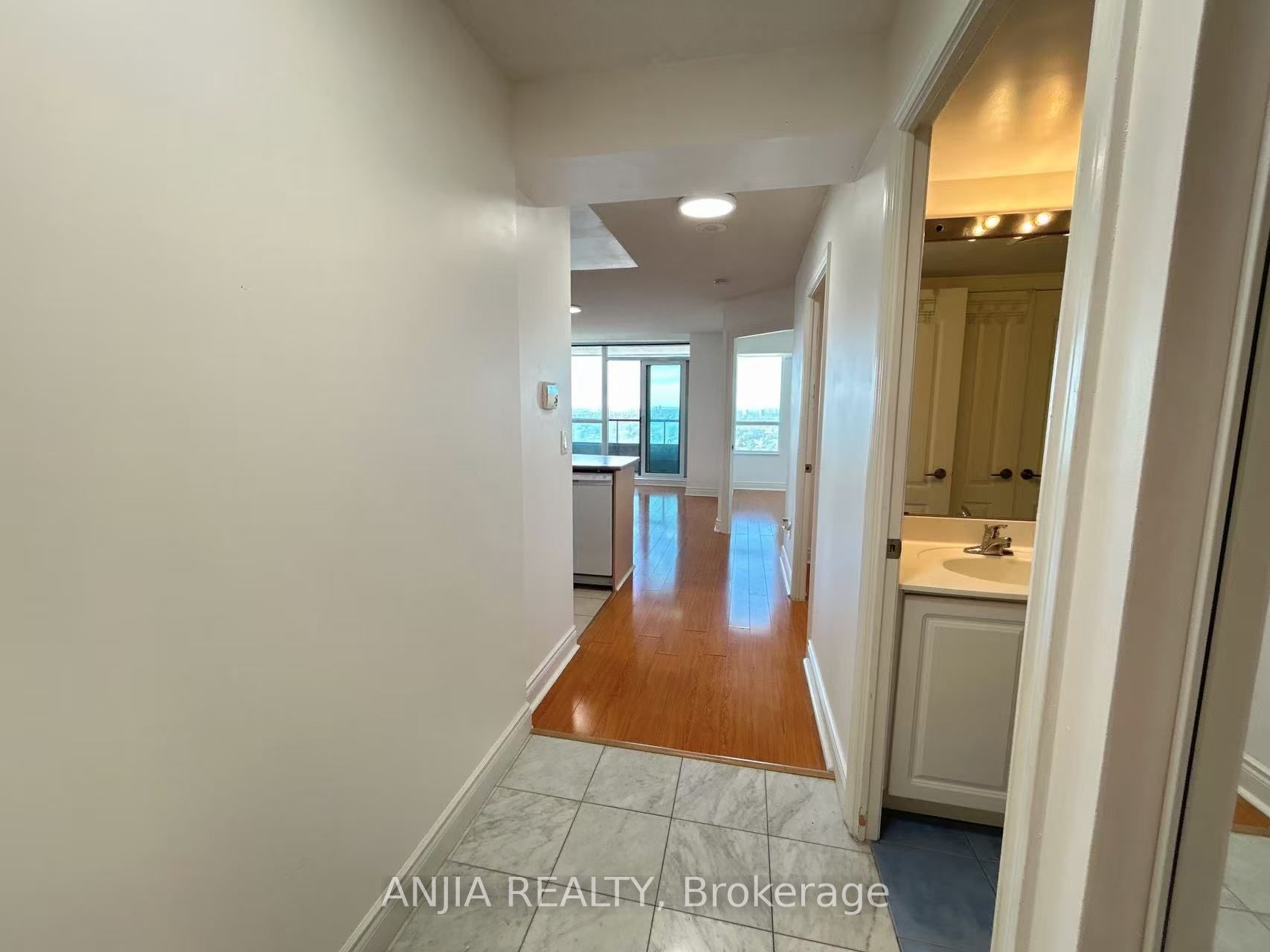 50 Brian Harrison Way 2805, Toronto, ON M1P 5J4 photo 4