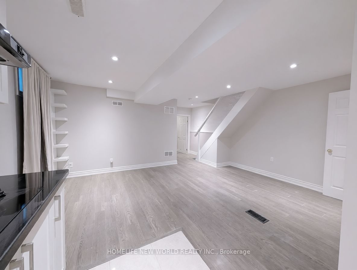 10 Dixon Avenue Lower, Toronto, ON M4L 1N3 photo 4