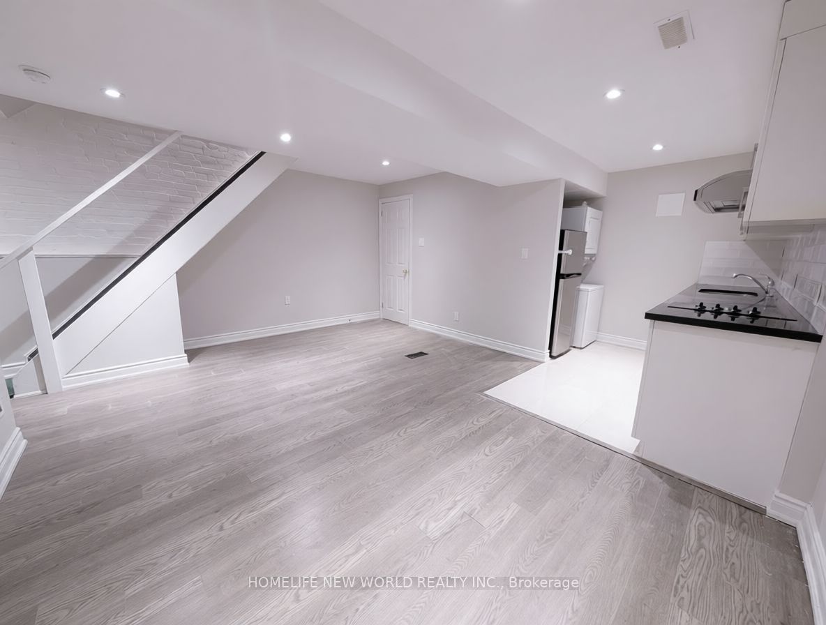 10 Dixon Avenue Lower, Toronto, ON M4L 1N3 photo 5