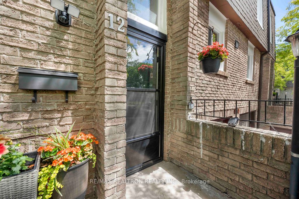1 Davisbrook Boulevard 12, Toronto, ON M1T 2H6 photo 3