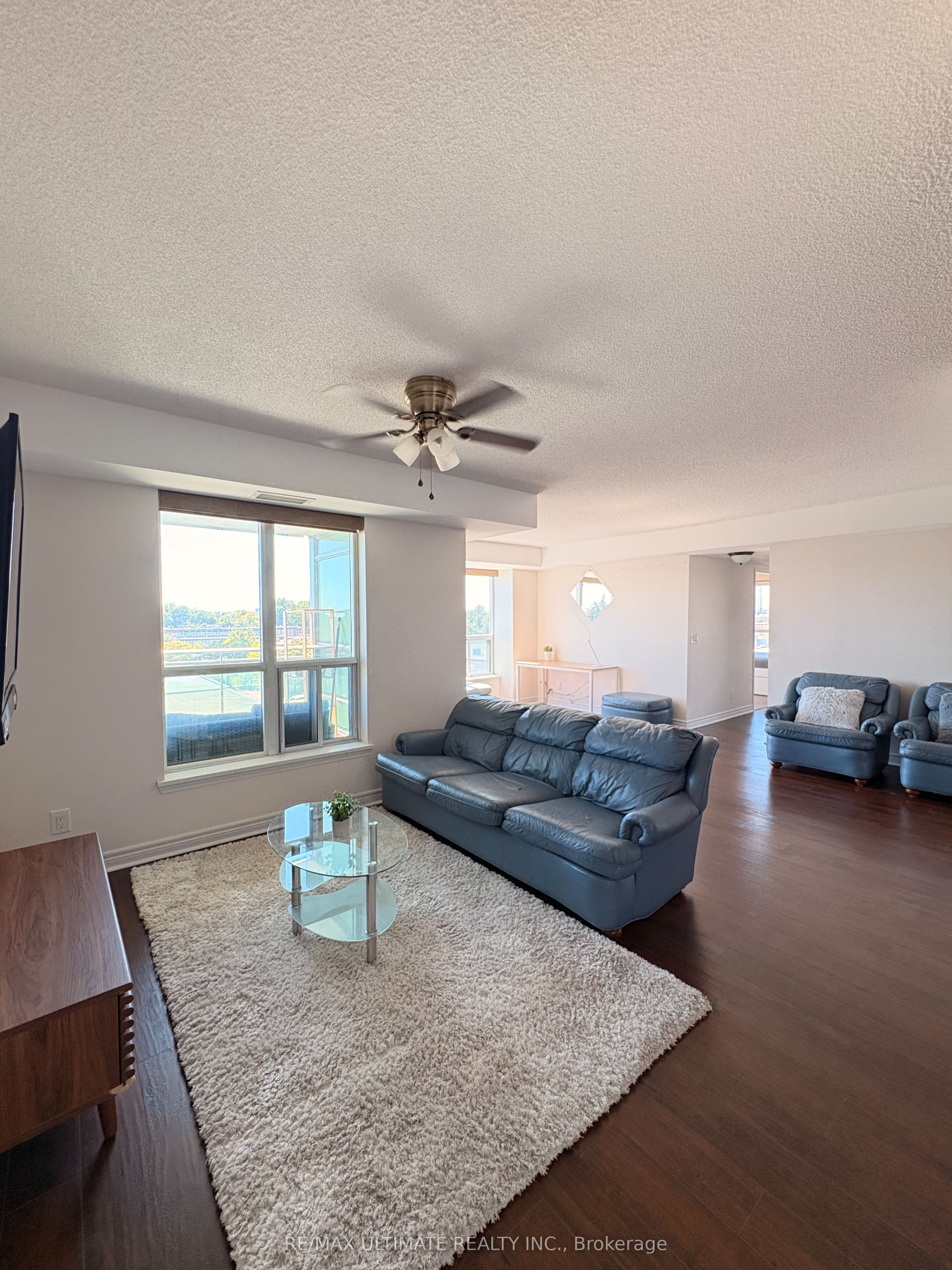 60 Fairfax Crescent 425, Toronto, ON M1L 0E1 photo 2