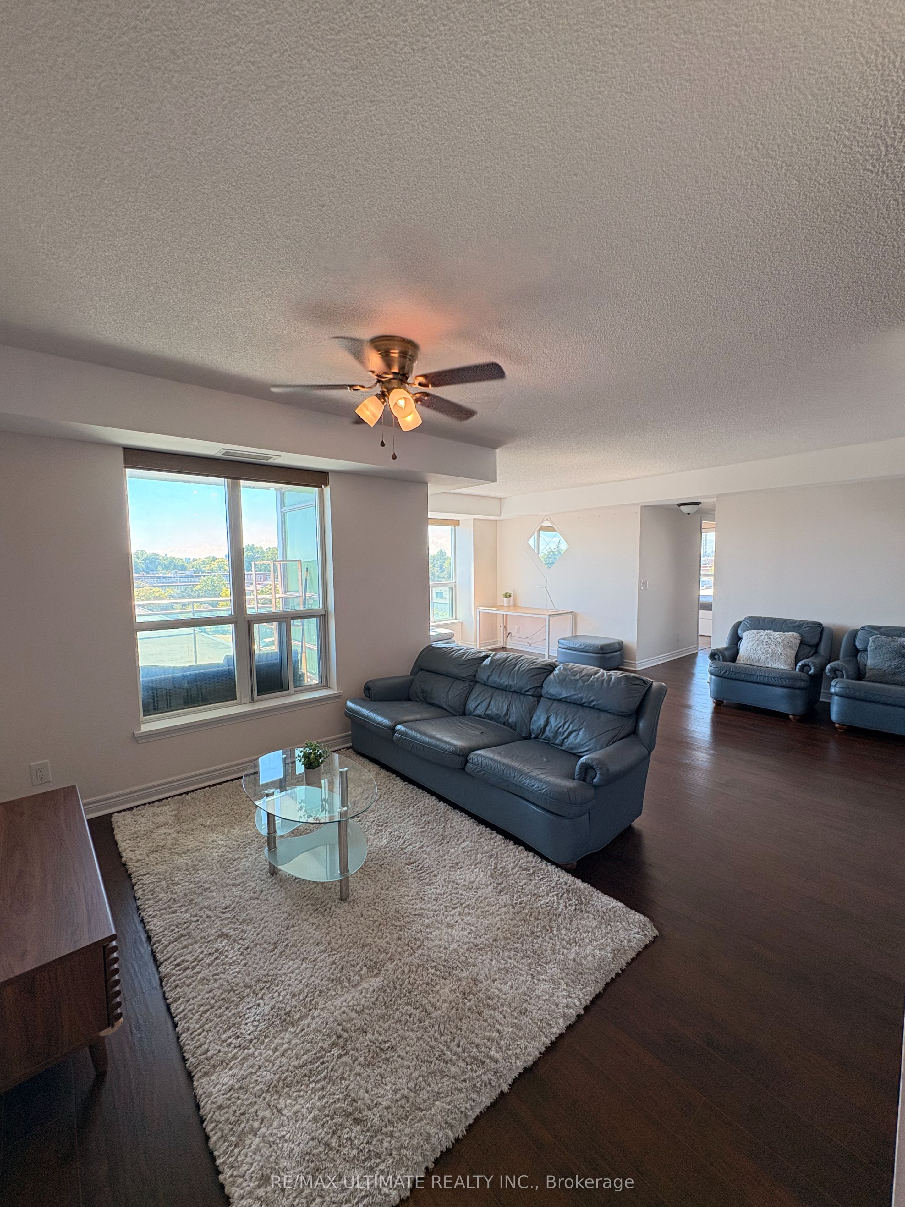 60 Fairfax Crescent 425, Toronto, ON M1L 0E1 photo 2