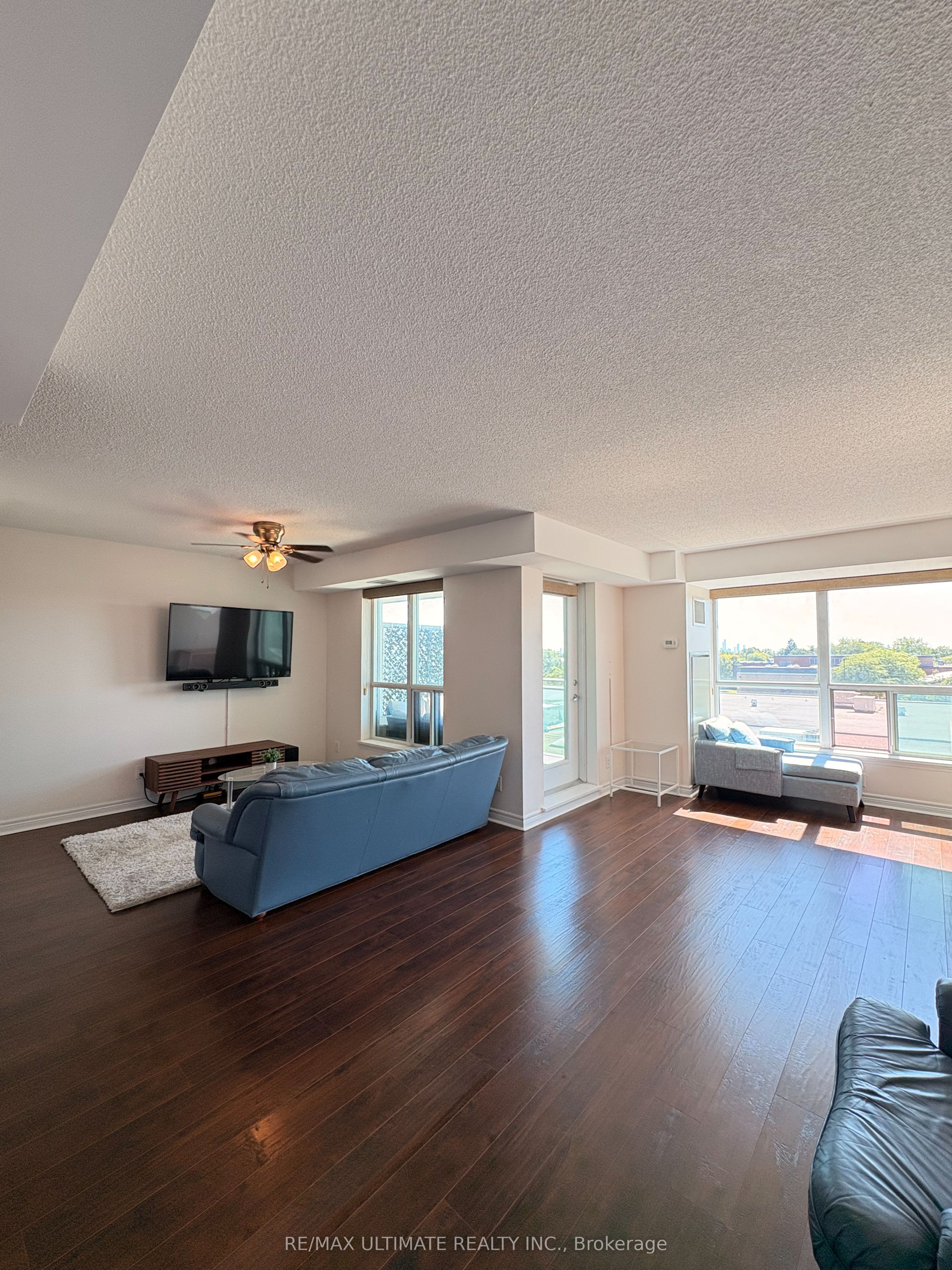 60 Fairfax Crescent 425, Toronto, ON M1L 0E1 photo 4