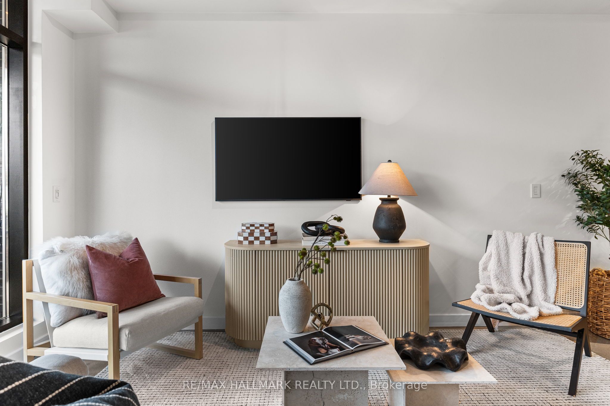747 Queen Street E 202, Toronto, ON M4M 1H3 photo 4