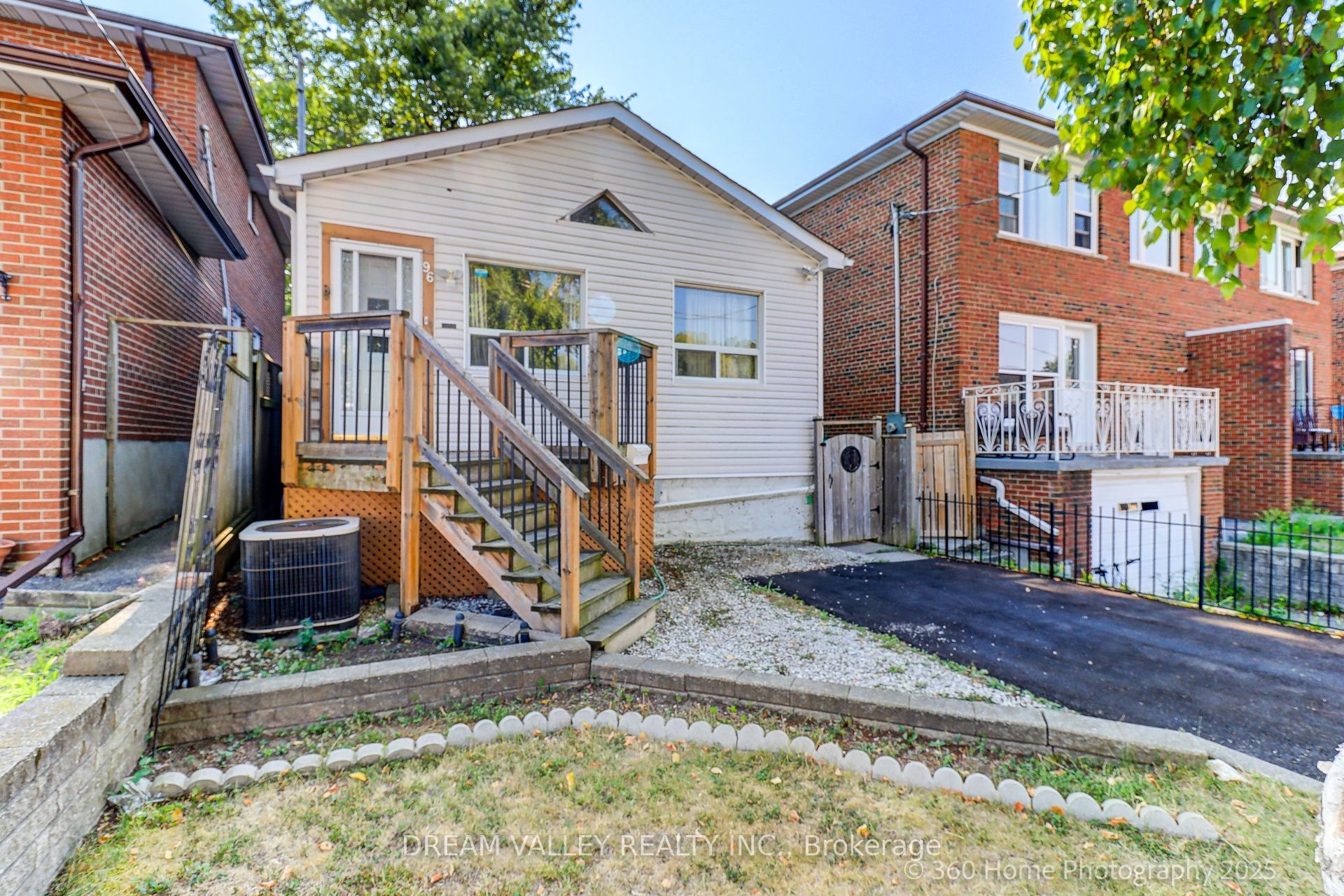 96 Laurel Avenue, Toronto, ON M1K 3J9