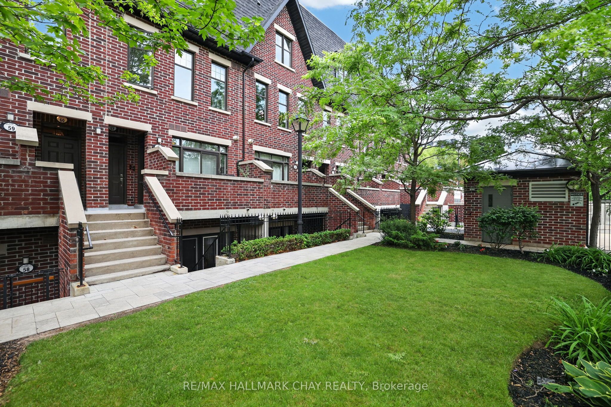 140 Broadview Avenue 52, Toronto, ON M4M 2G2