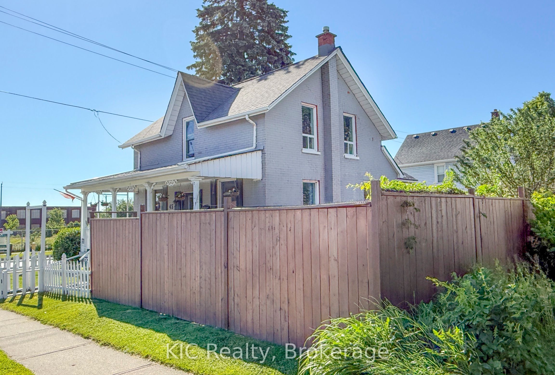 45 Albany Street, Oshawa, ON L1H 2Y9 photo 2