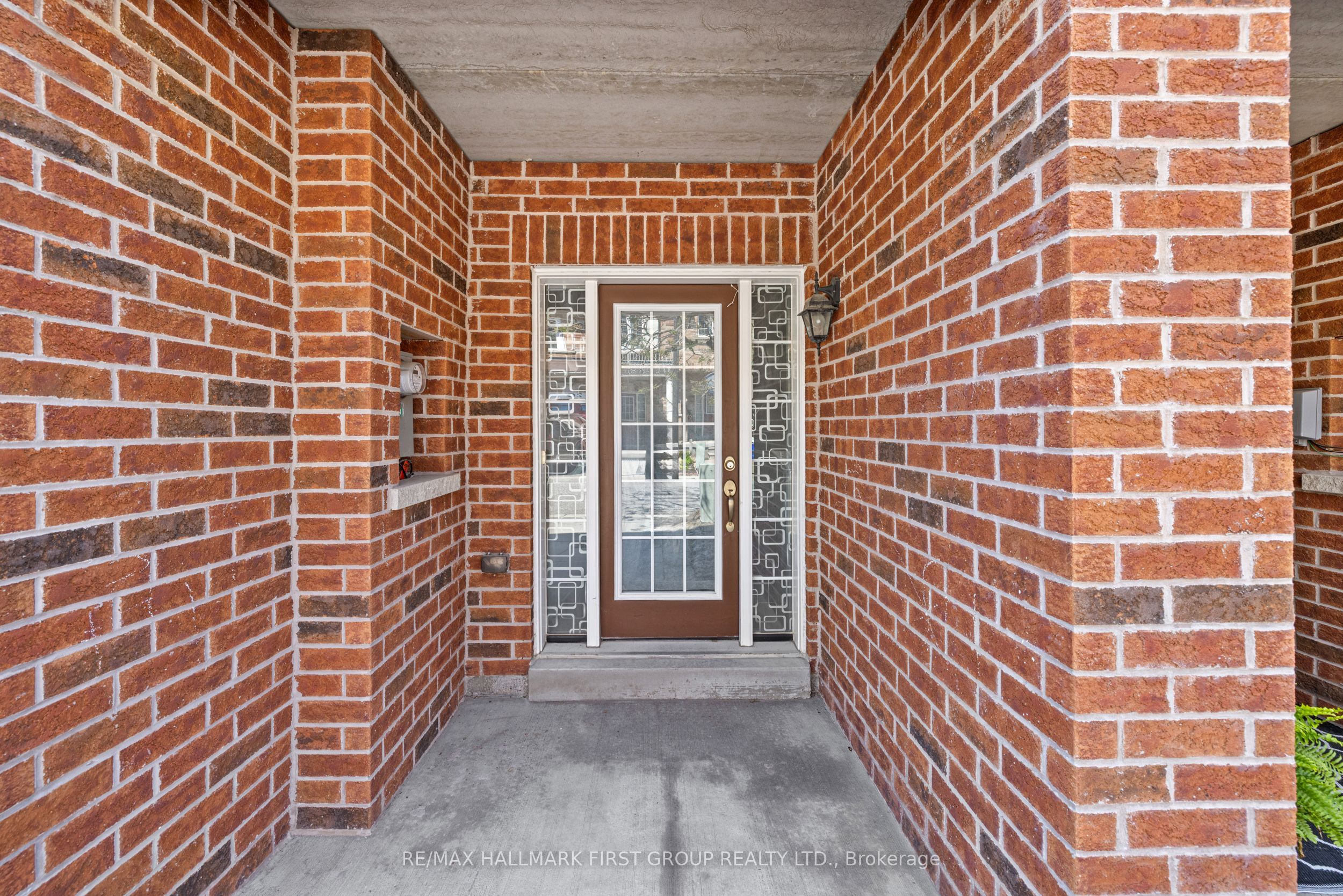 17 Edison Way, Whitby, ON L1R 0J9 photo 3