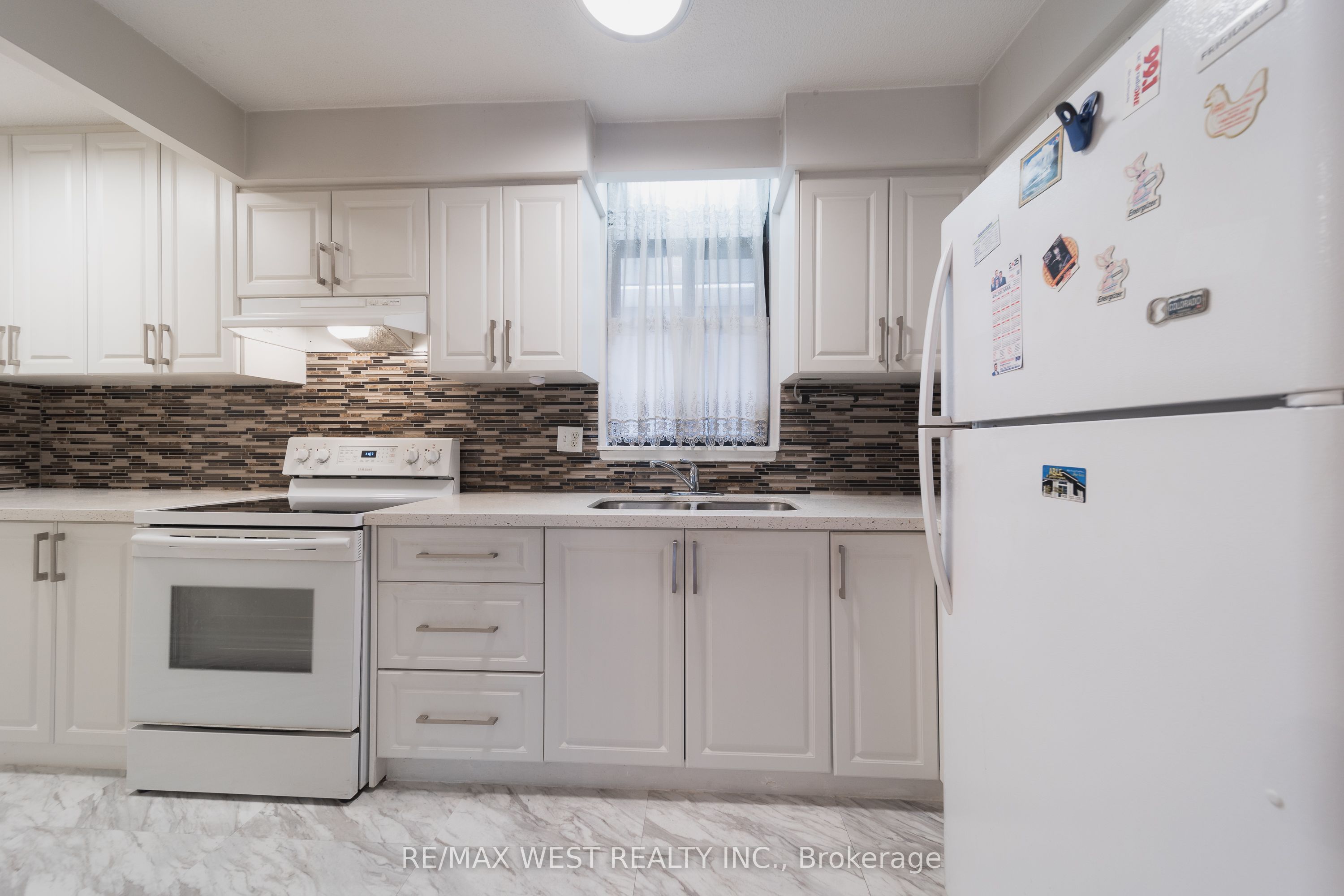 50 Old Kingston Road 1-202, Toronto, ON M1E 4Y1