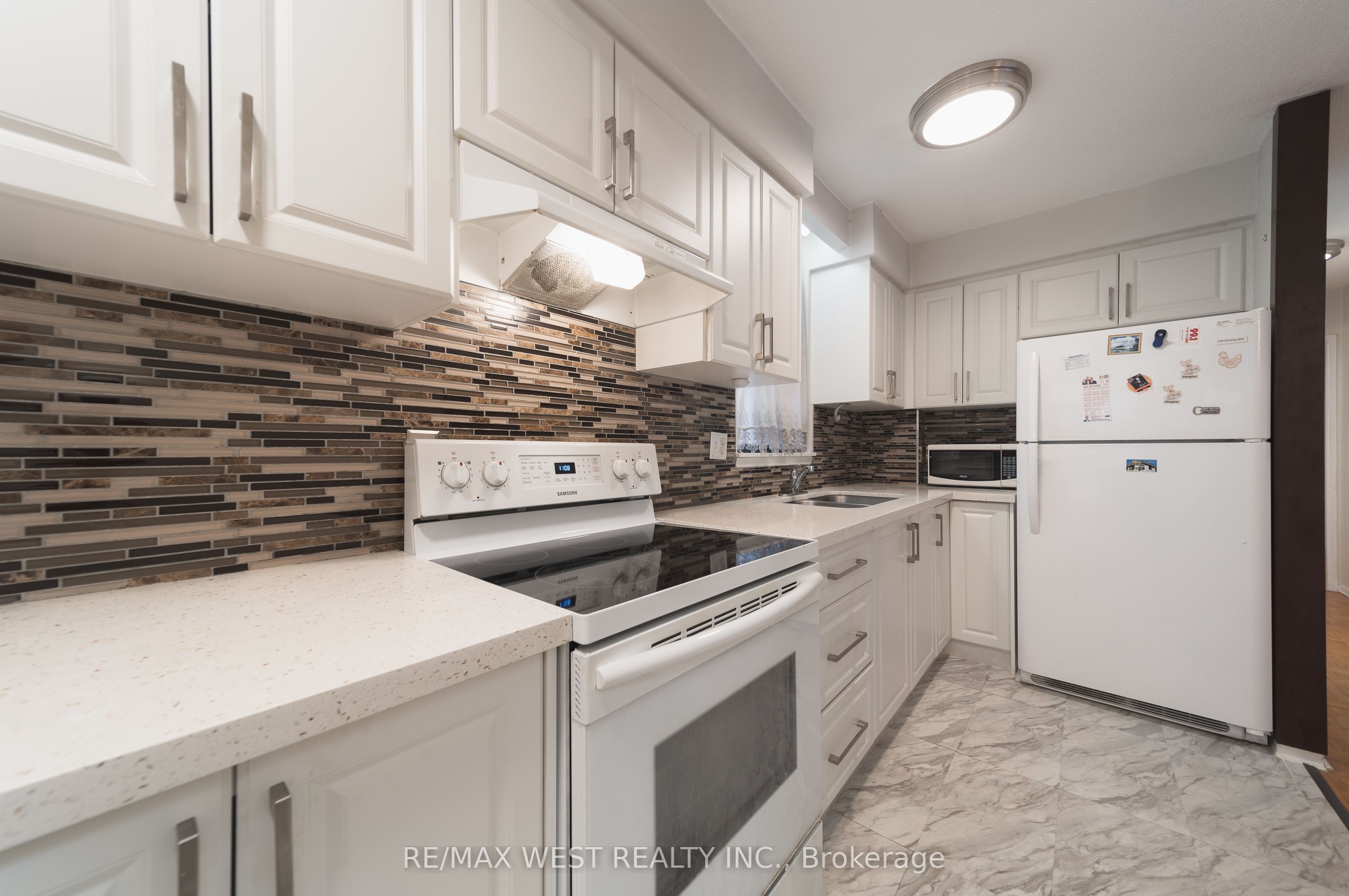 50 Old Kingston Road 1-202, Toronto, ON M1E 4Y1 photo 2