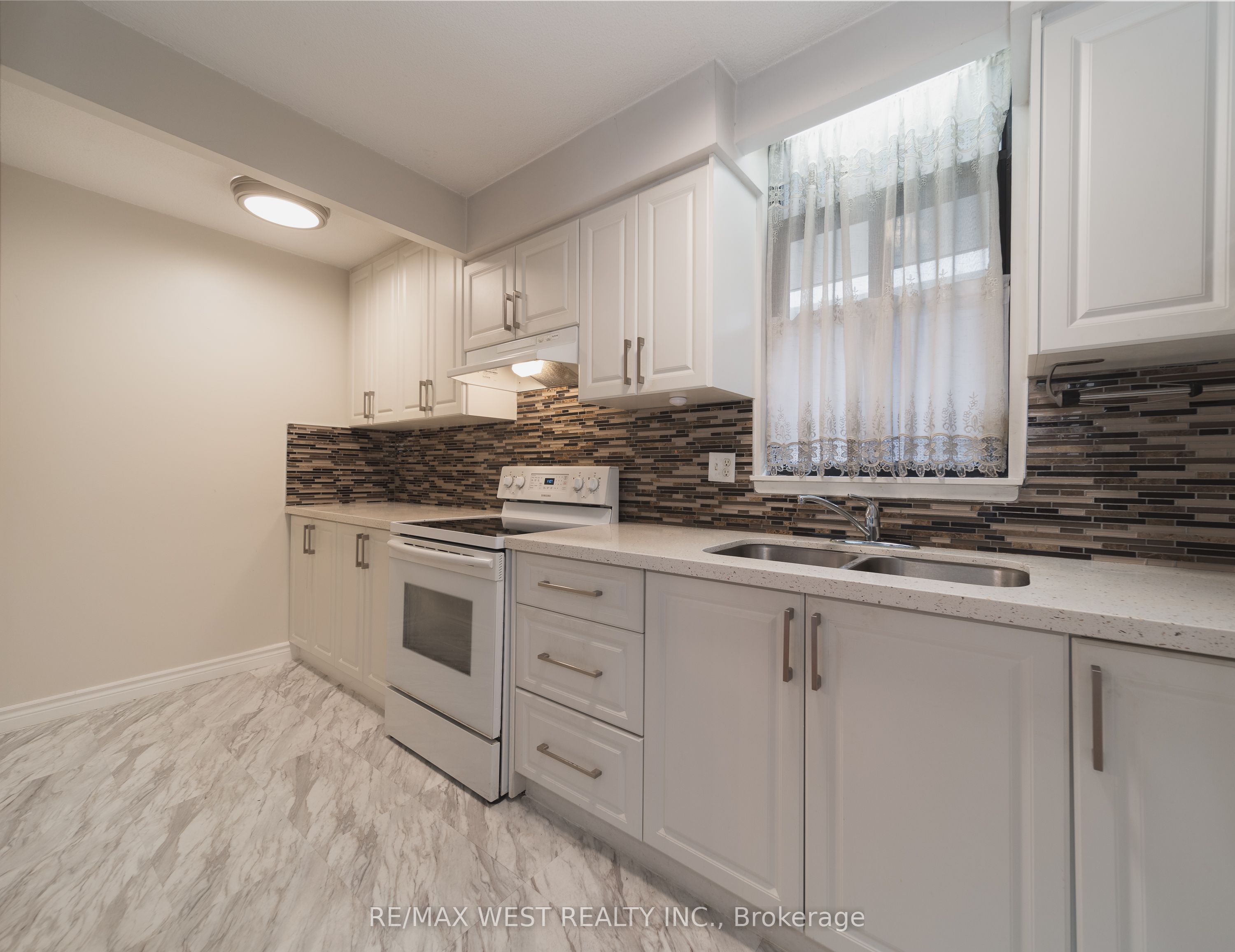 50 Old Kingston Road 1-202, Toronto, ON M1E 4Y1 photo 3