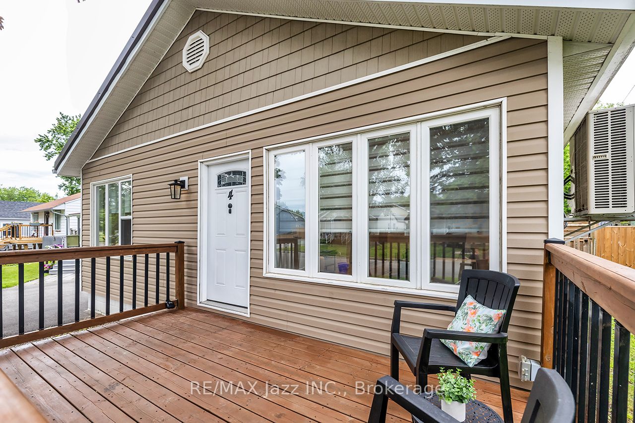 4 Maple Street, Ajax, ON L1S 1V6 photo 2