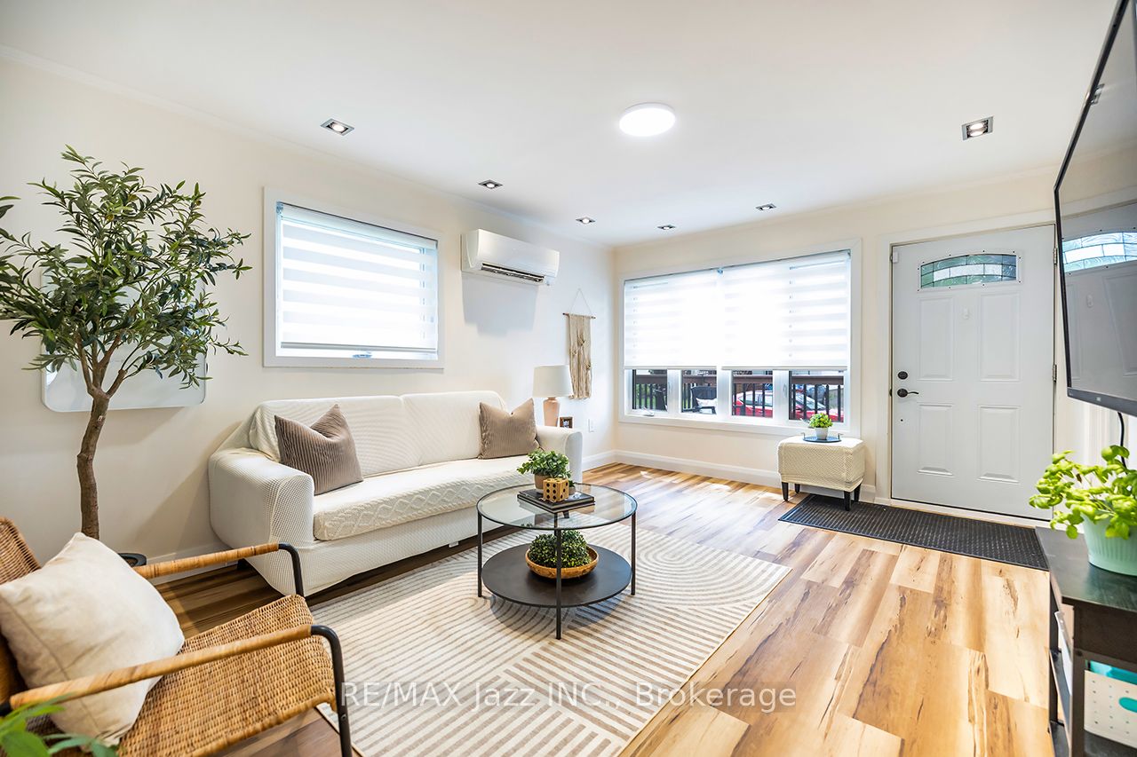 4 Maple Street, Ajax, ON L1S 1V6 photo 4