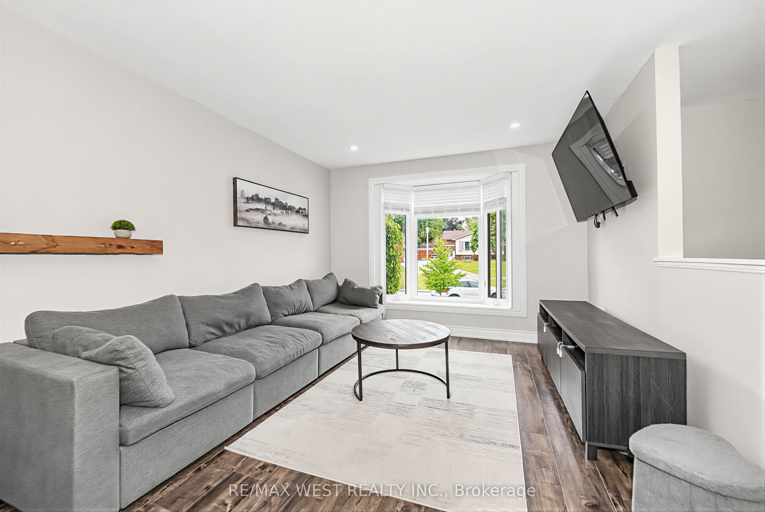 641 Deauville Court, Oshawa, ON L1K 1R1 photo 2