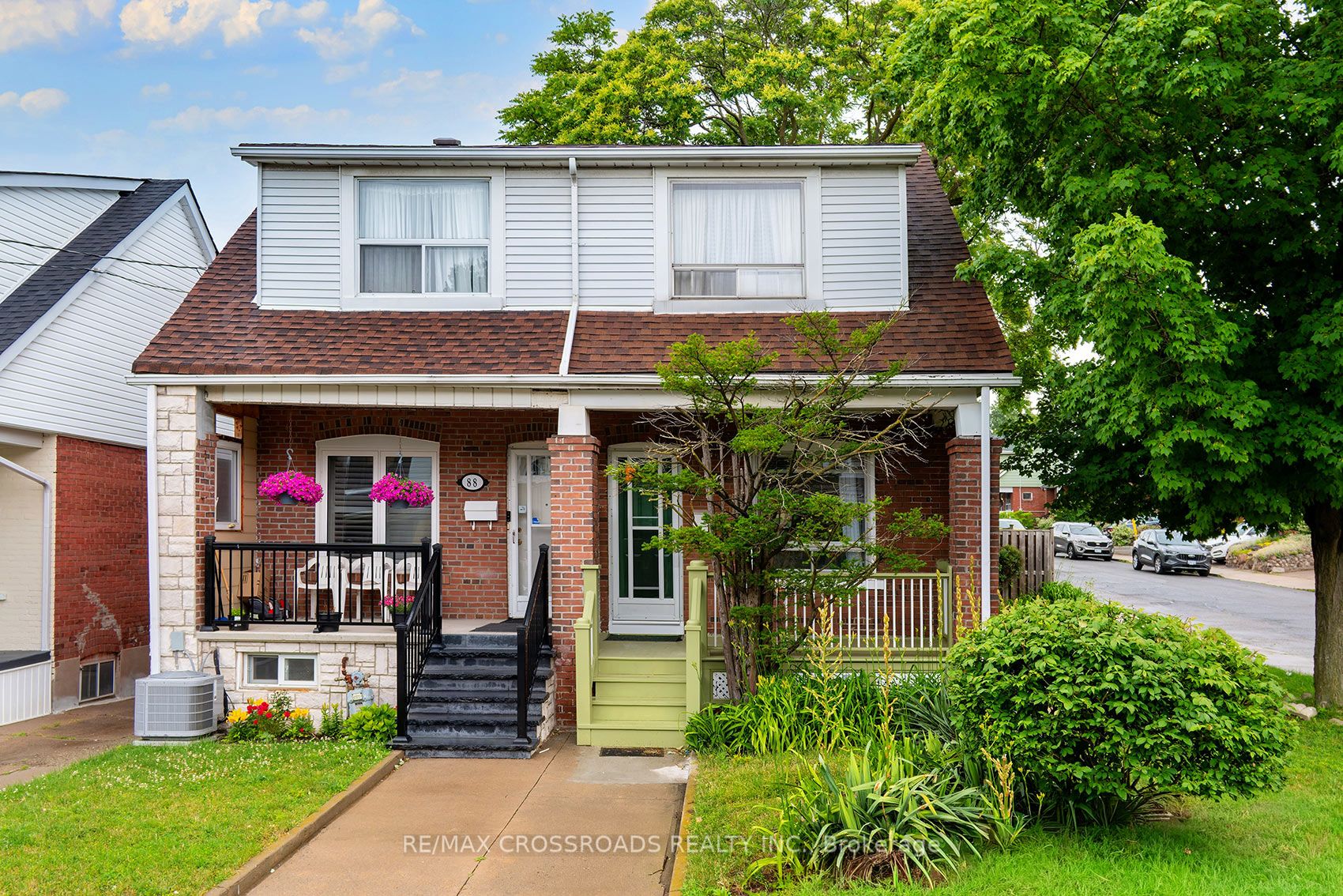 90 Milverton Boulevard, Toronto, ON M4J 1T8 photo 2