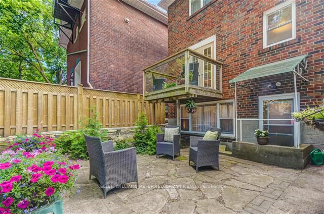 407 Woodbine Avenue 2nd floor, Toronto, ON M4L 3P7 photo 2