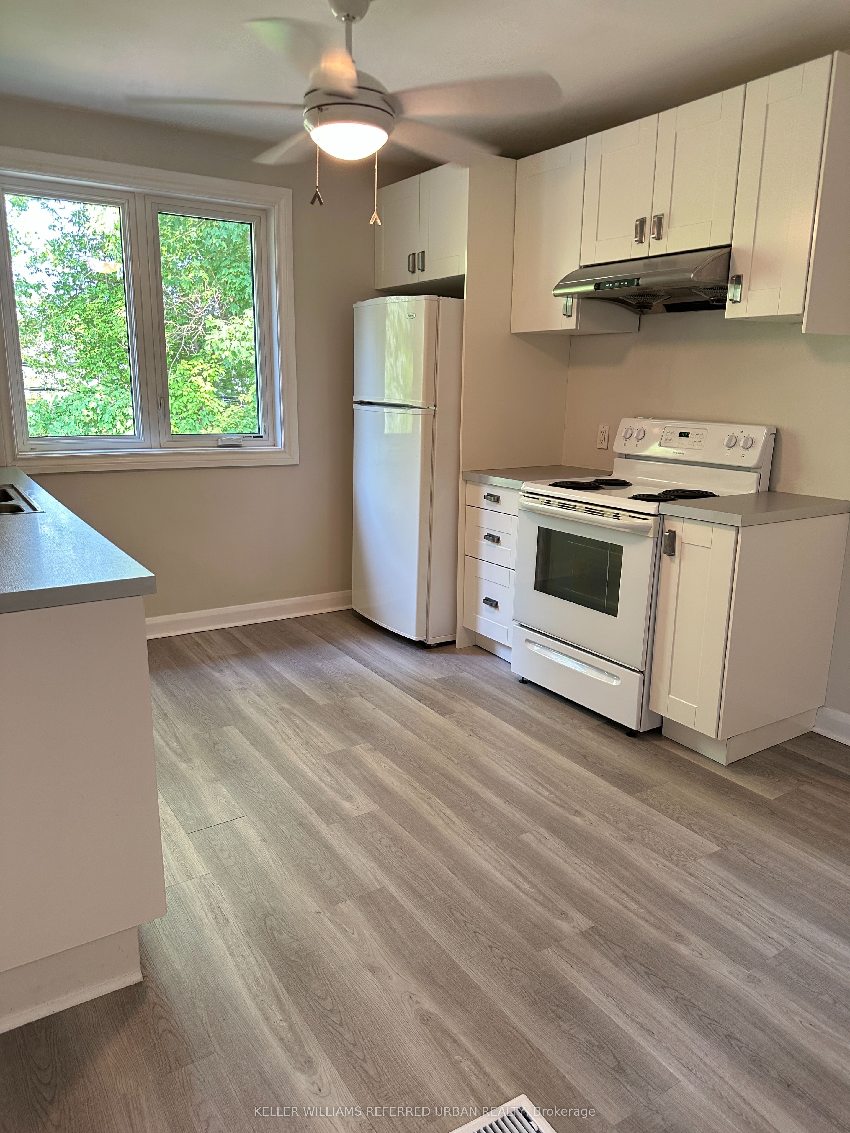 407 Woodbine Avenue 2nd floor, Toronto, ON M4L 3P7 photo 4