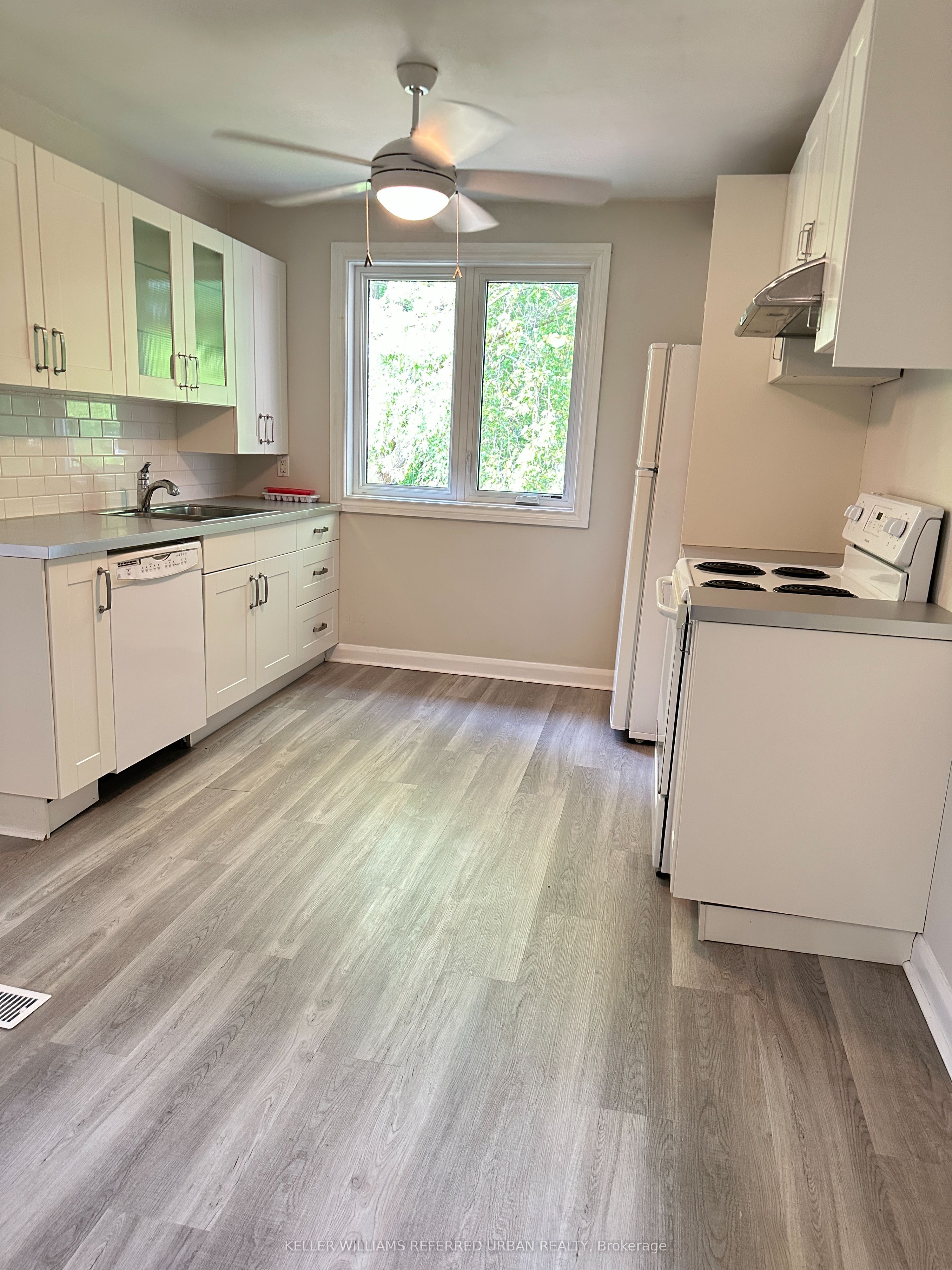 407 Woodbine Avenue 2nd floor, Toronto, ON M4L 3P7 photo 5