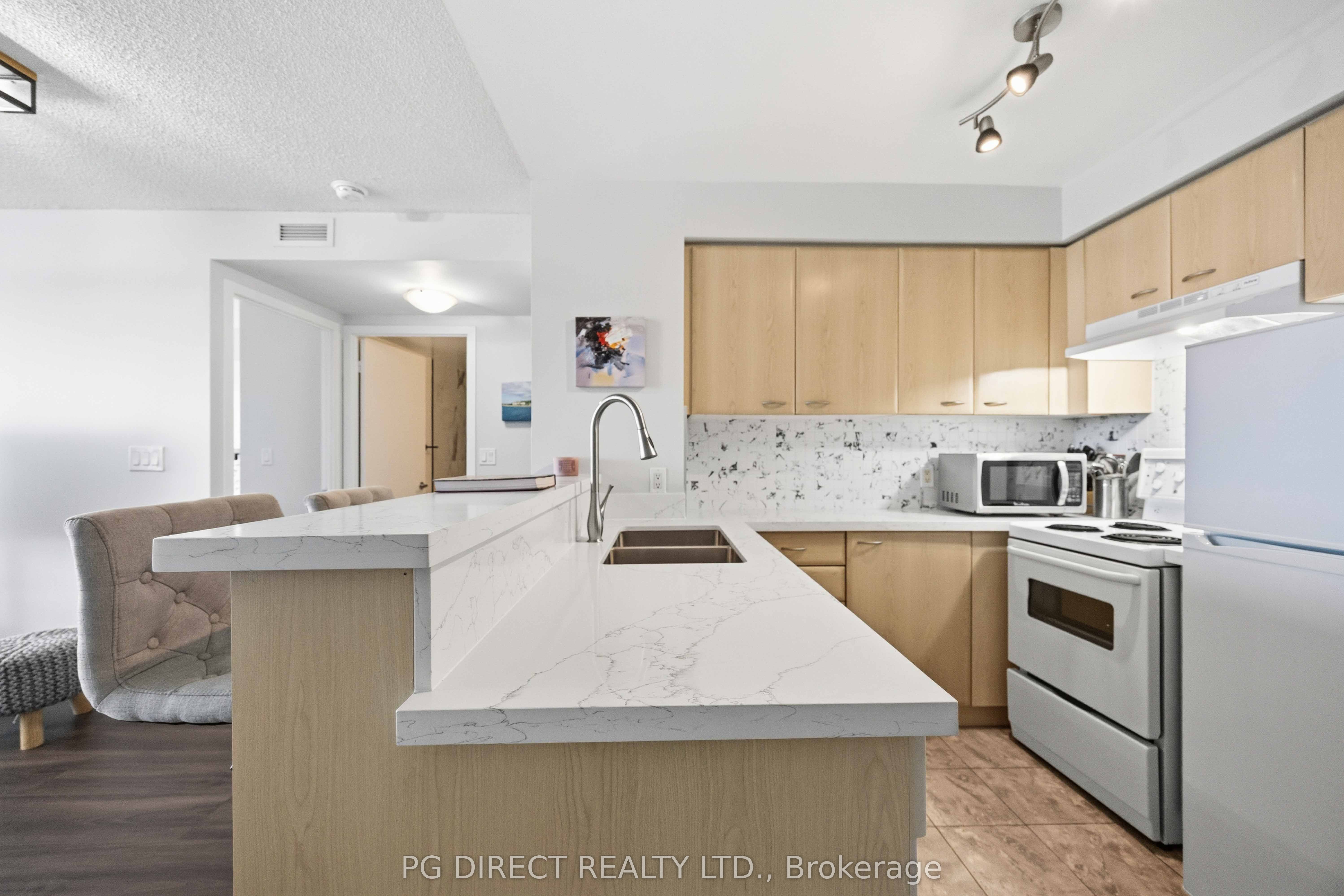 38 Lee Centre Drive 2716, Toronto, ON M1H 3J7 photo 4