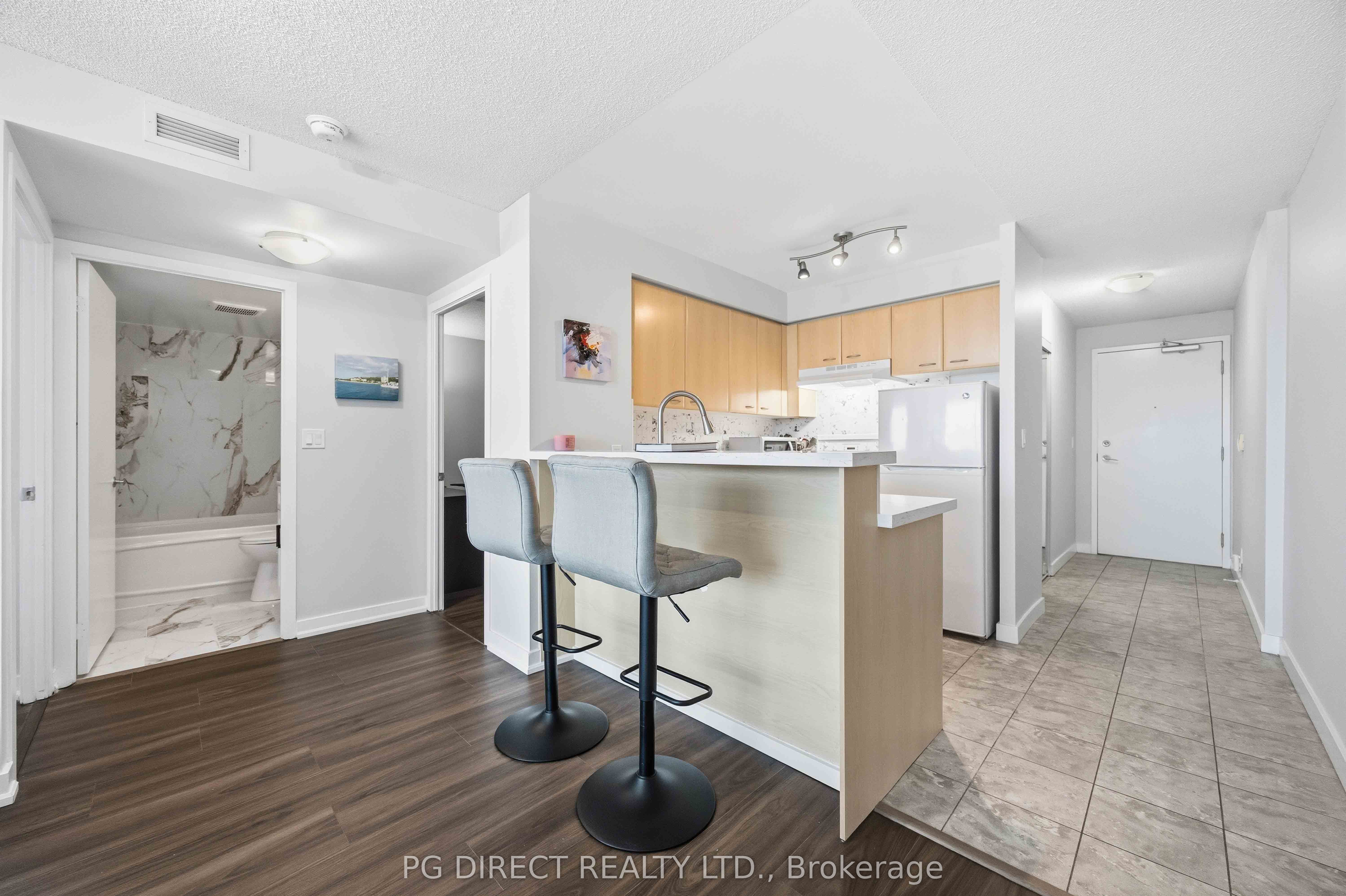 38 Lee Centre Drive 2716, Toronto, ON M1H 3J7 photo 5