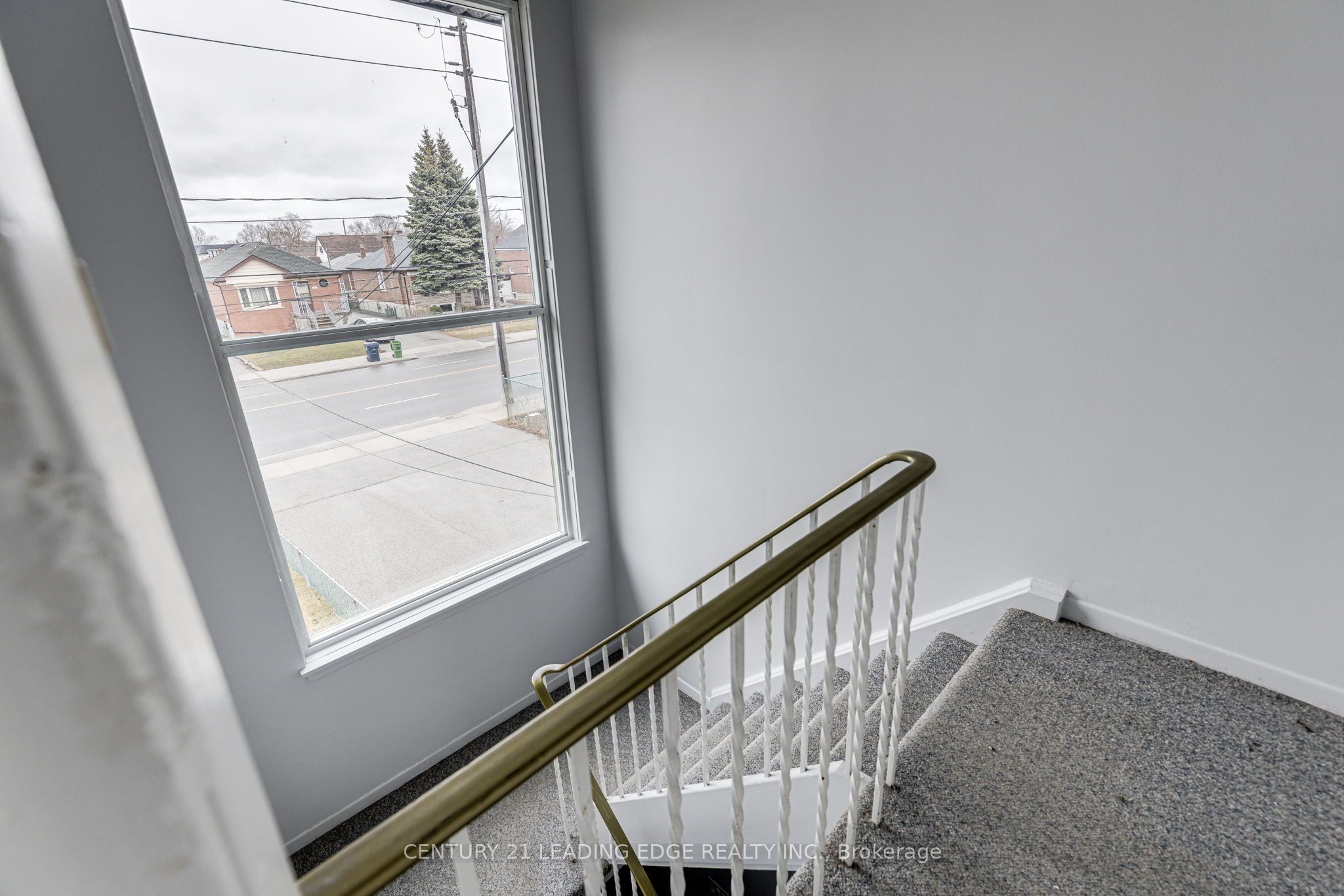 796 MIDLAND Avenue 1, Toronto, ON M1K 4E7 photo 2