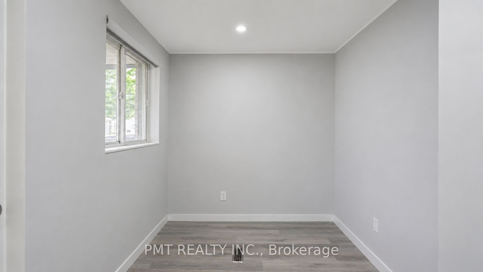 109 Nassau Street, Oshawa, ON L1J 4A3 photo 3