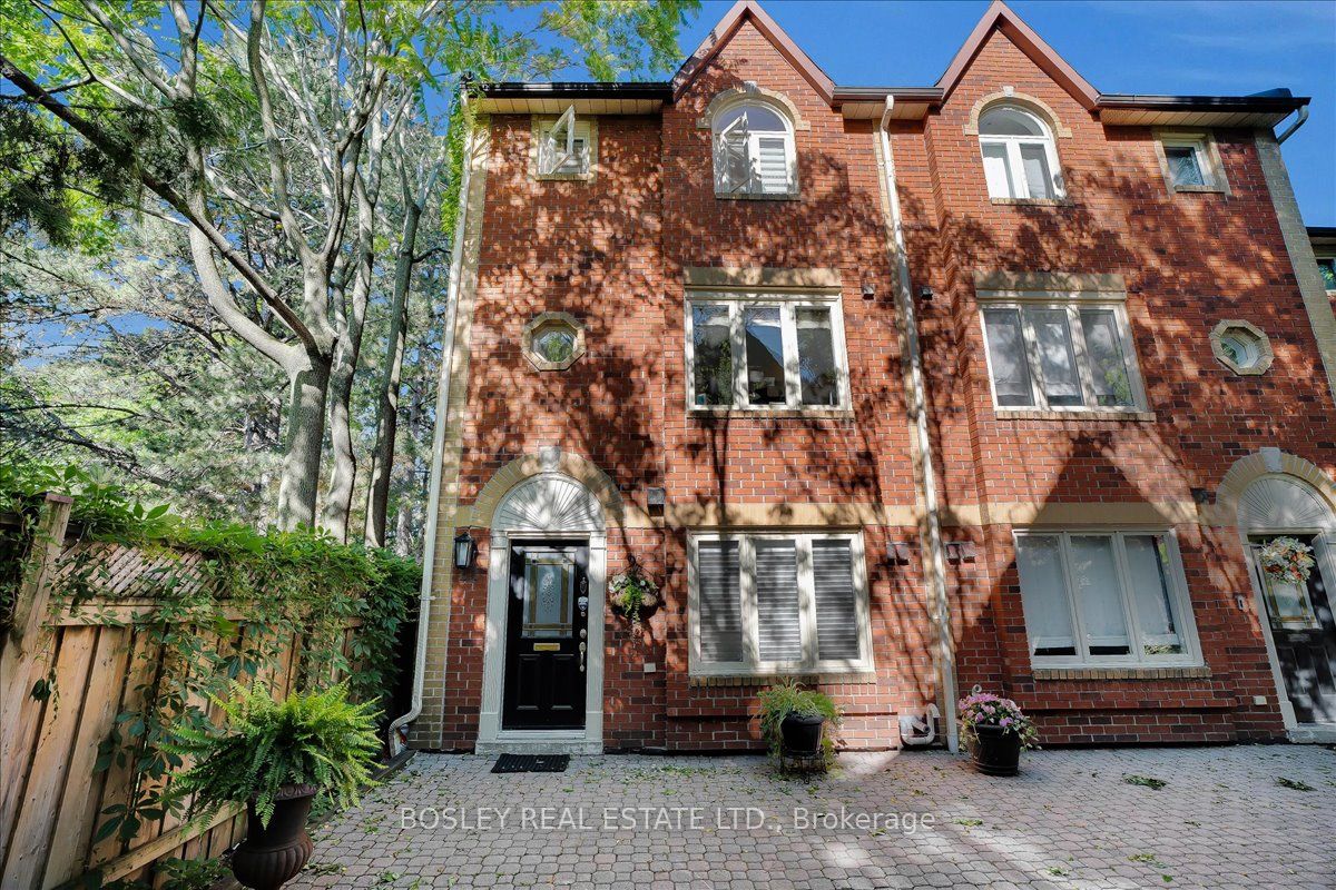 18 Doncrest Road 11, Toronto, ON M4K 1R8