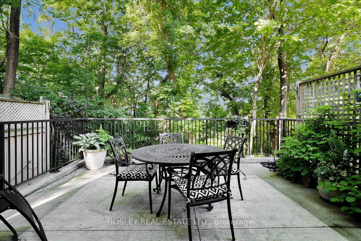 18 Doncrest Road 11, Toronto, ON M4K 1R8 photo 4