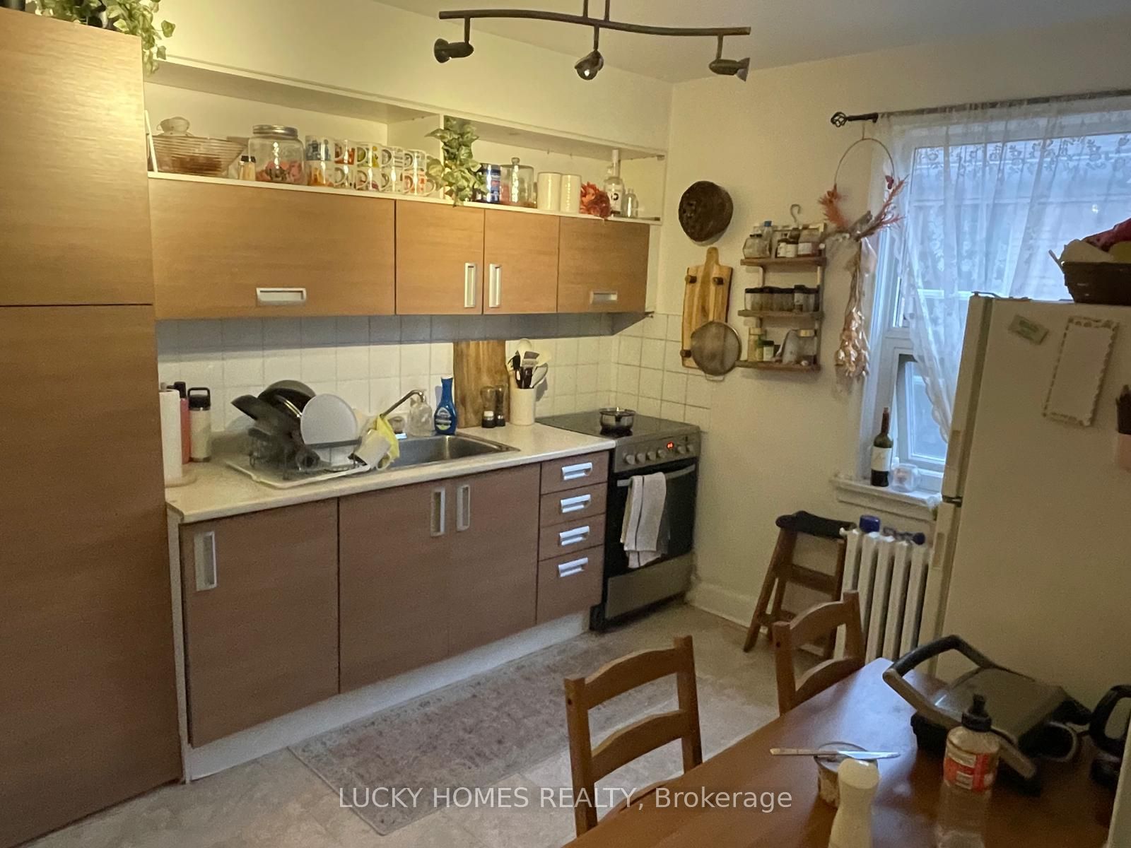 1143 O'Connor Drive E 10, Toronto, ON M4B 2T5 photo 2