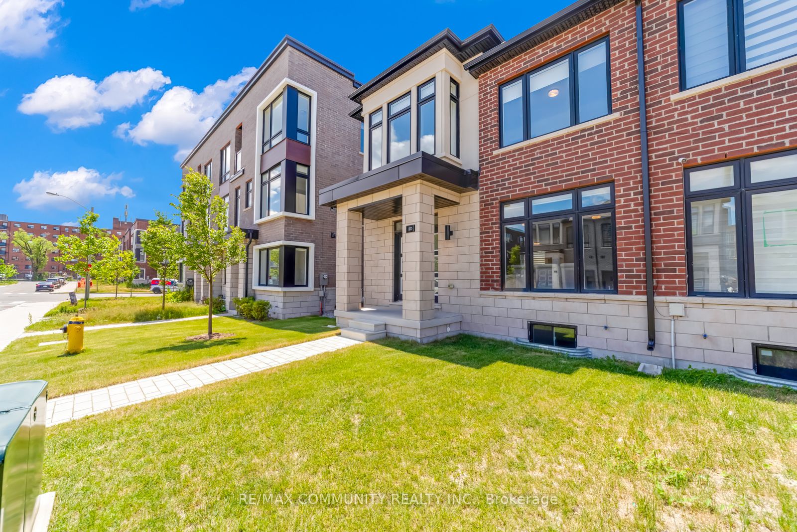 10 Liam Foudy Court, Toronto, ON M1P 0G3 photo 2