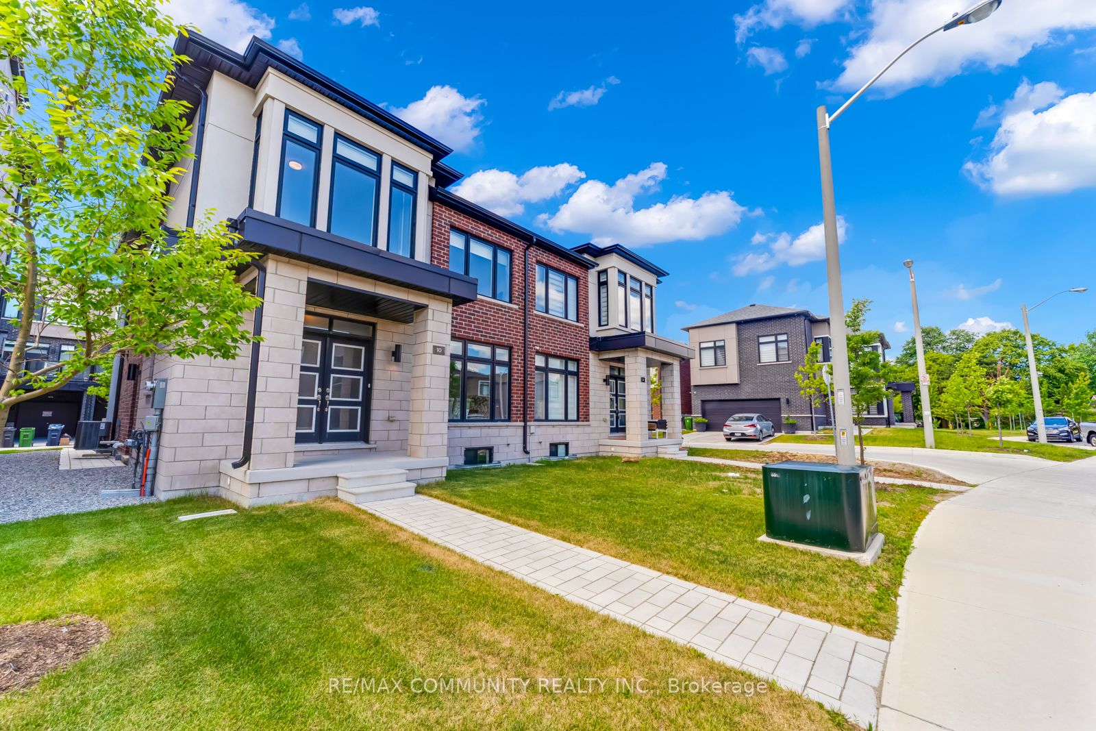 10 Liam Foudy Court, Toronto, ON M1P 0G3 photo 3