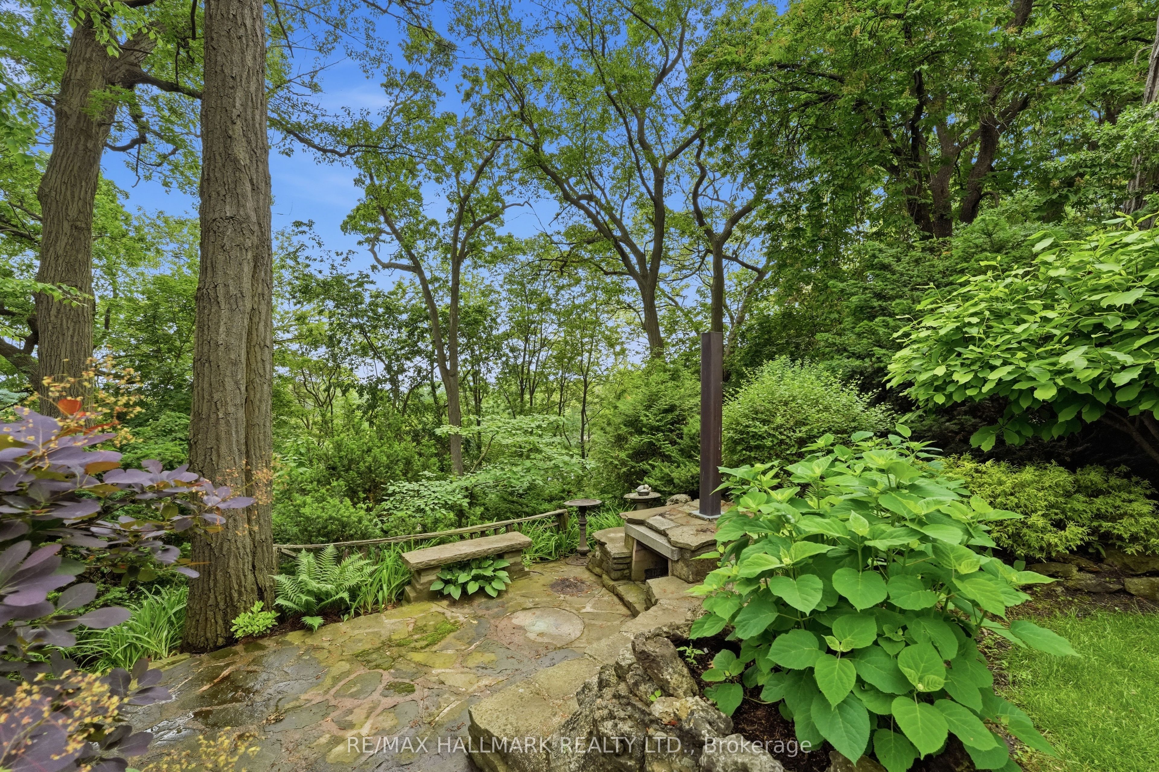 31 Glen Oak Drive, Toronto, ON M4E 1Y4 photo 3