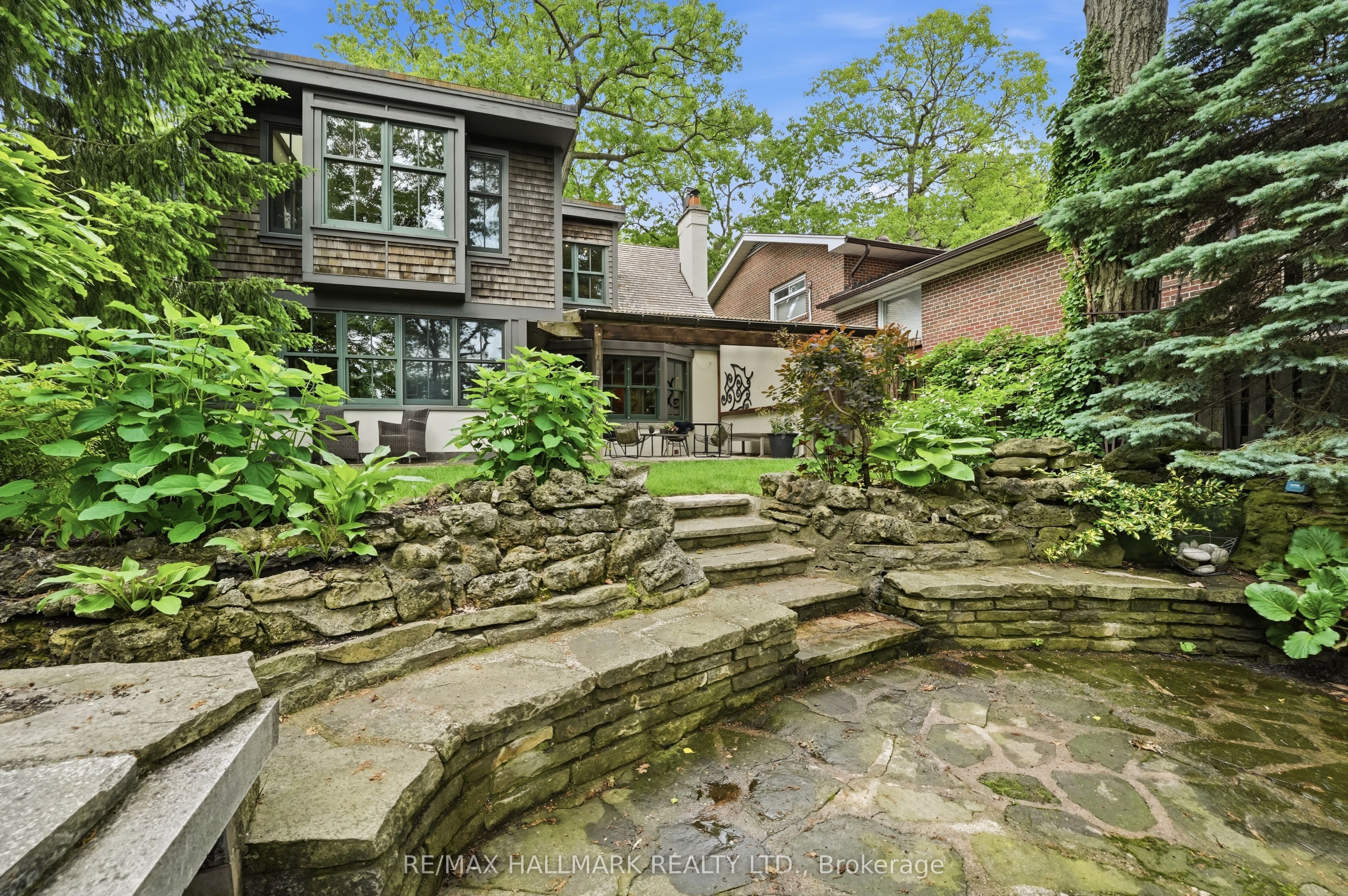 31 Glen Oak Drive, Toronto, ON M4E 1Y4 photo 4