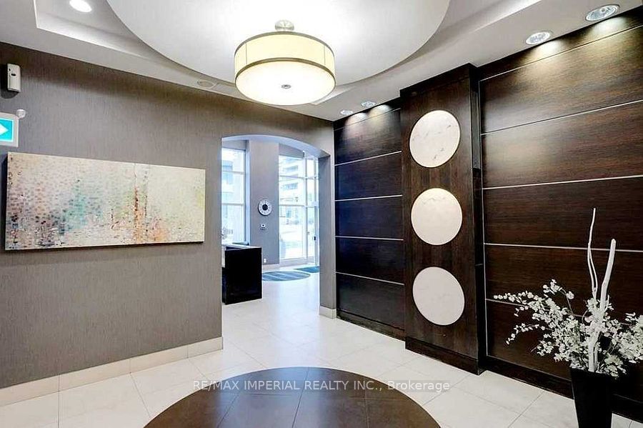 25 Town Centre Court 322, Toronto, ON M1P 0B4 photo 3