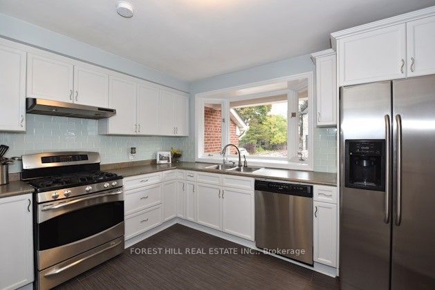 105 Parkview Hill Crescent, Toronto, ON M4B 1R5 photo 3
