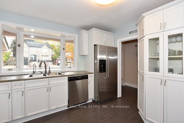 105 Parkview Hill Crescent, Toronto, ON M4B 1R5 photo 4