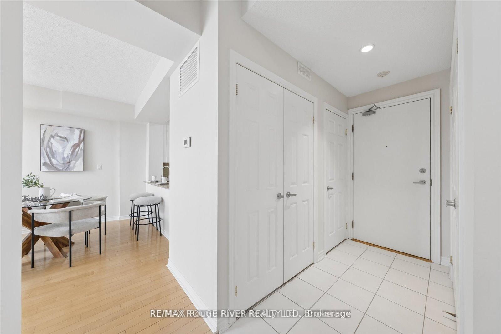 395 Lakebreeze Drive 306, Clarington, ON L1B 0A5 photo 4