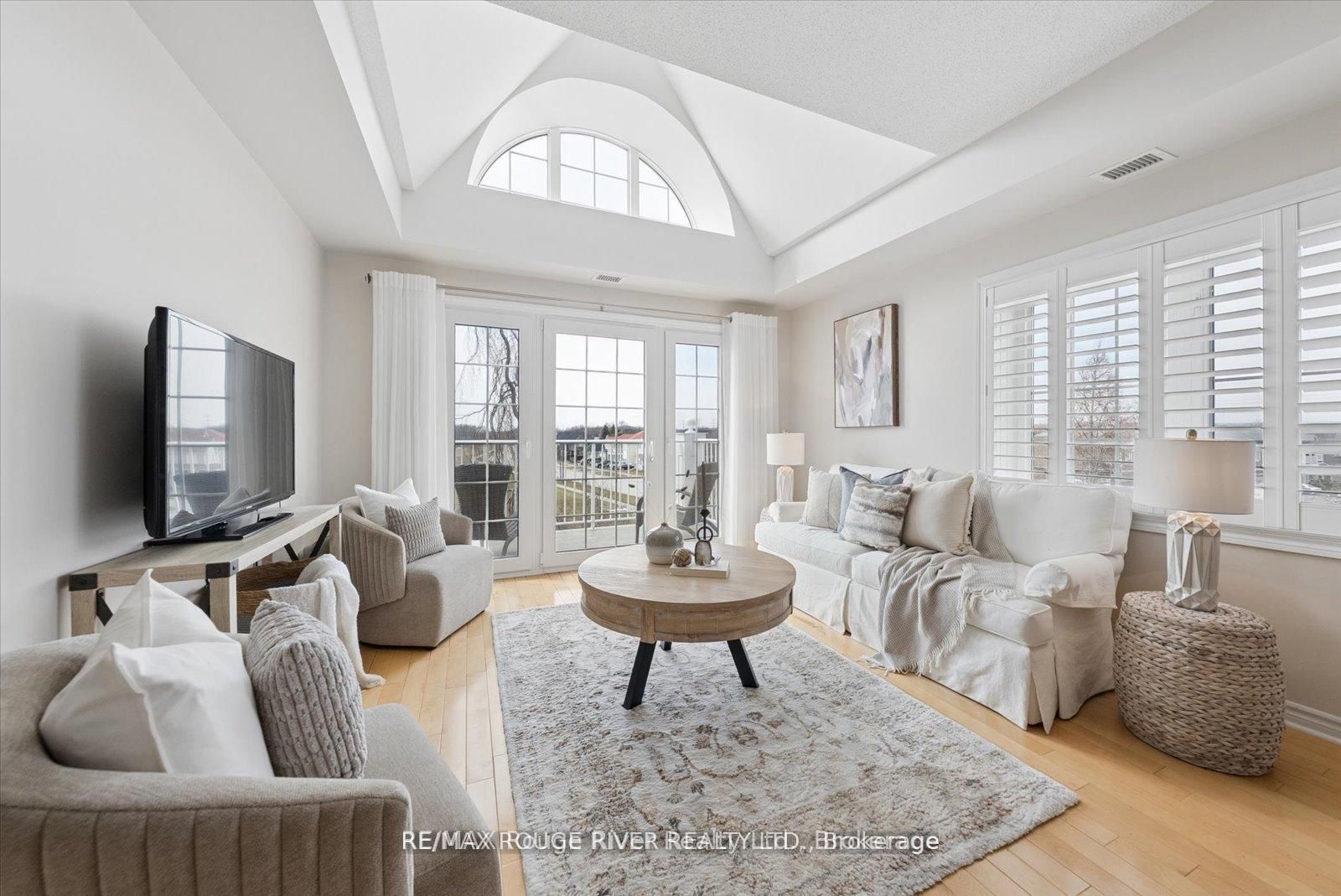 395 Lakebreeze Drive 306, Clarington, ON L1B 0A5 photo 5