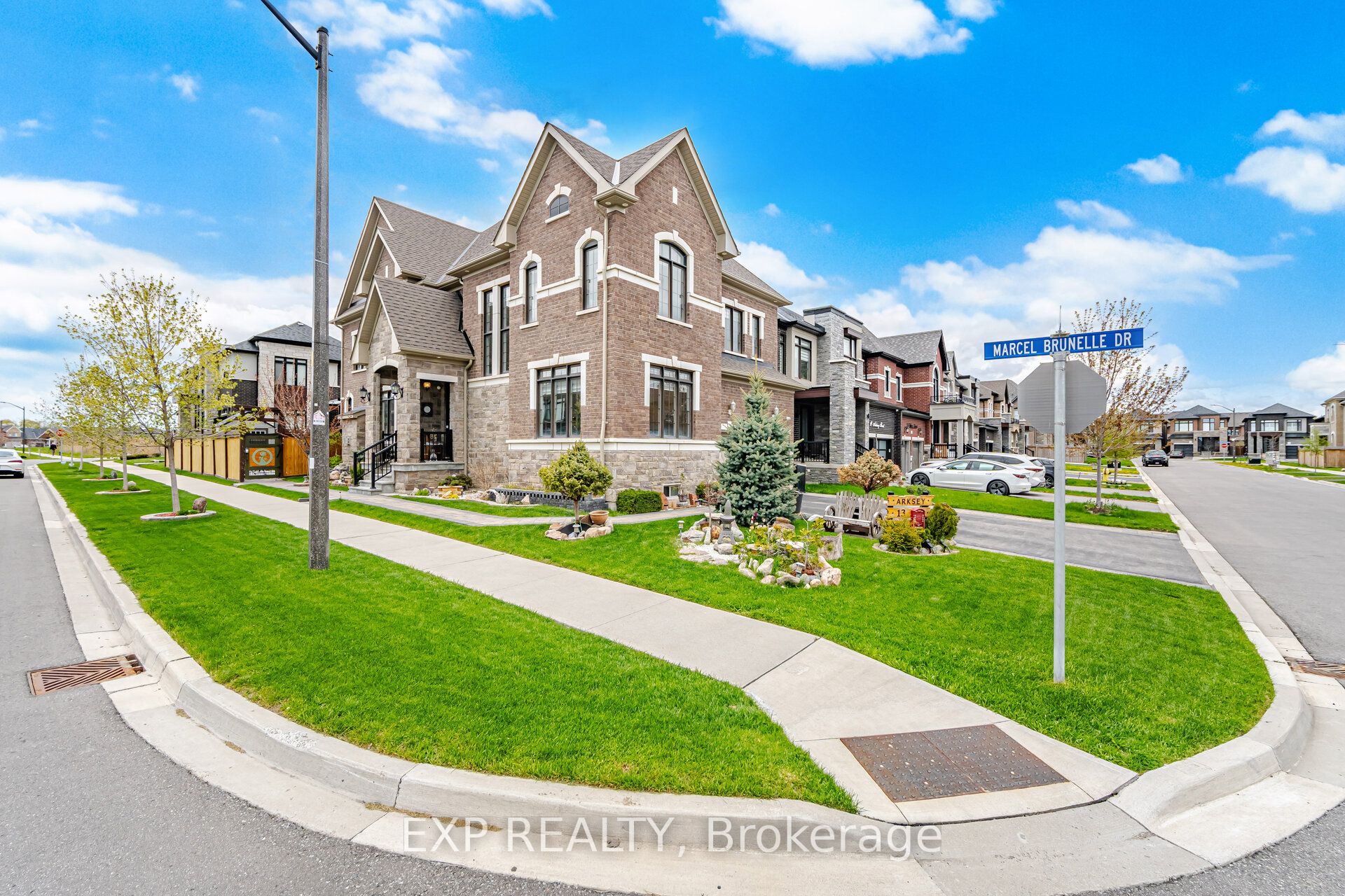 13 Arksey Street, Whitby, ON L1P 0G5 photo 2